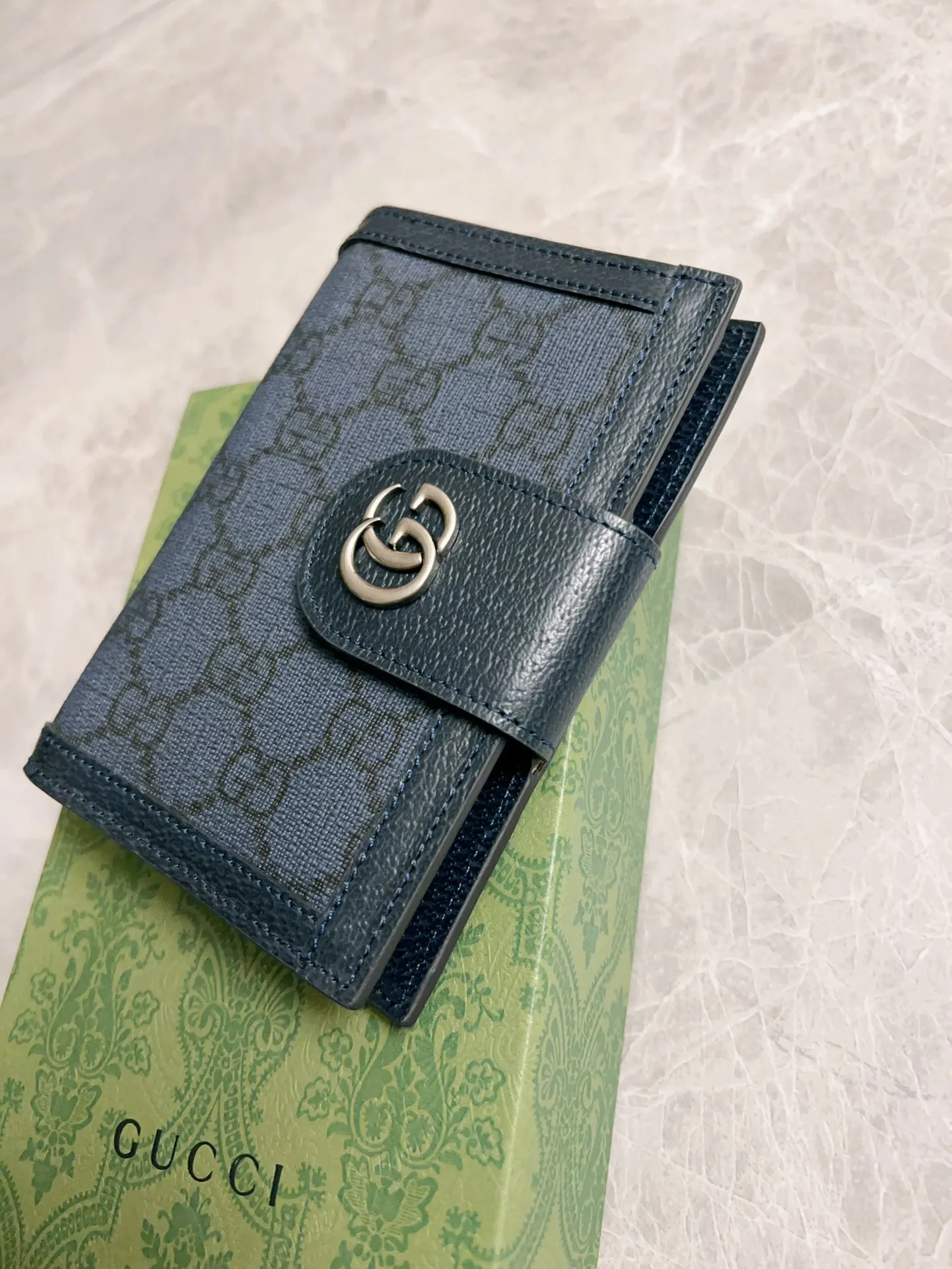 💰360 🇭🇺🇭🇺GucciO’s latest phidia series passport holder bag, Ophidia series items have endless retro feelings. Dark blue GG Supreme canvas, dark blue cowhide piping, palladium tone hardware Double G Model: 732755 Dimensions: 10x 14x2.5cm Color: dark blue/pvc.