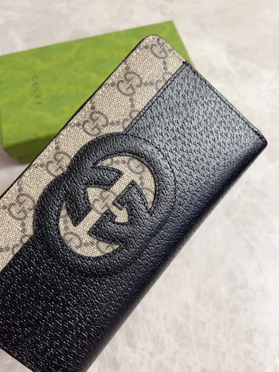 💰460🇭🇺🇭🇺Gucci’s latest ~ Men’s zipper wallet🪅🪅 embellished with hollow interlocking Double G details, cleverly matched with GG Supreme canvas, 🪅🪅Create an accessory with both modern style and classic style🪅🪅The iconic interlocking Double G logo, which comes from the brand founder Guccio Mr. Gucci's initials are constantly being reinterpreted in various forms and styles🪅🪅Model: 701423 Dimensions: 19x 10x 3cm
