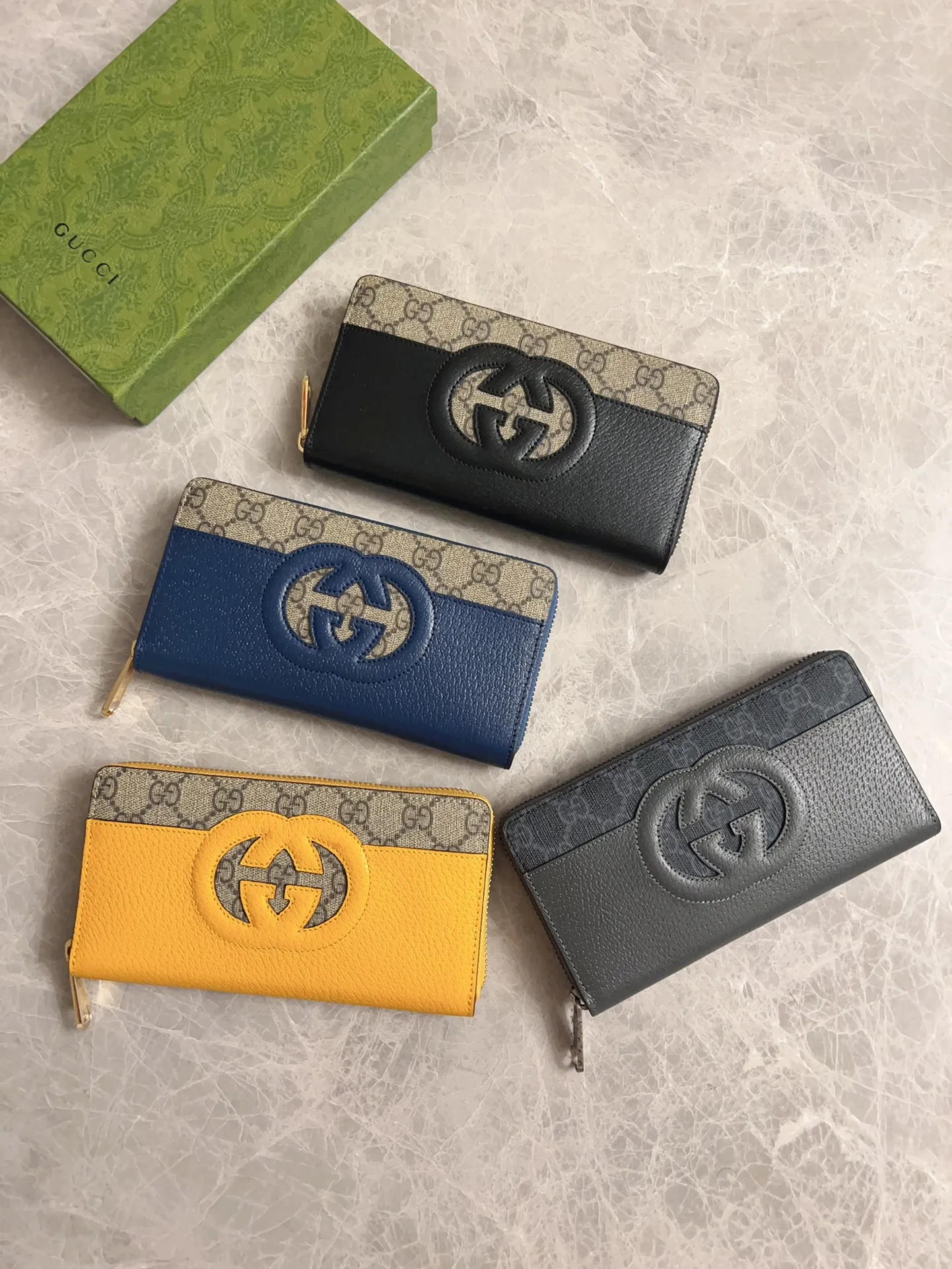 💰460🇭🇺🇭🇺Gucci’s latest ~ Men’s zipper wallet🪅🪅 embellished with hollow interlocking Double G details, cleverly matched with GG Supreme canvas, 🪅🪅Create an accessory with both modern style and classic style🪅🪅The iconic interlocking Double G logo, which comes from the brand founder Guccio Mr. Gucci's initials are constantly being reinterpreted in various forms and styles🪅🪅Model: 701423 Dimensions: 19x 10x 3cm