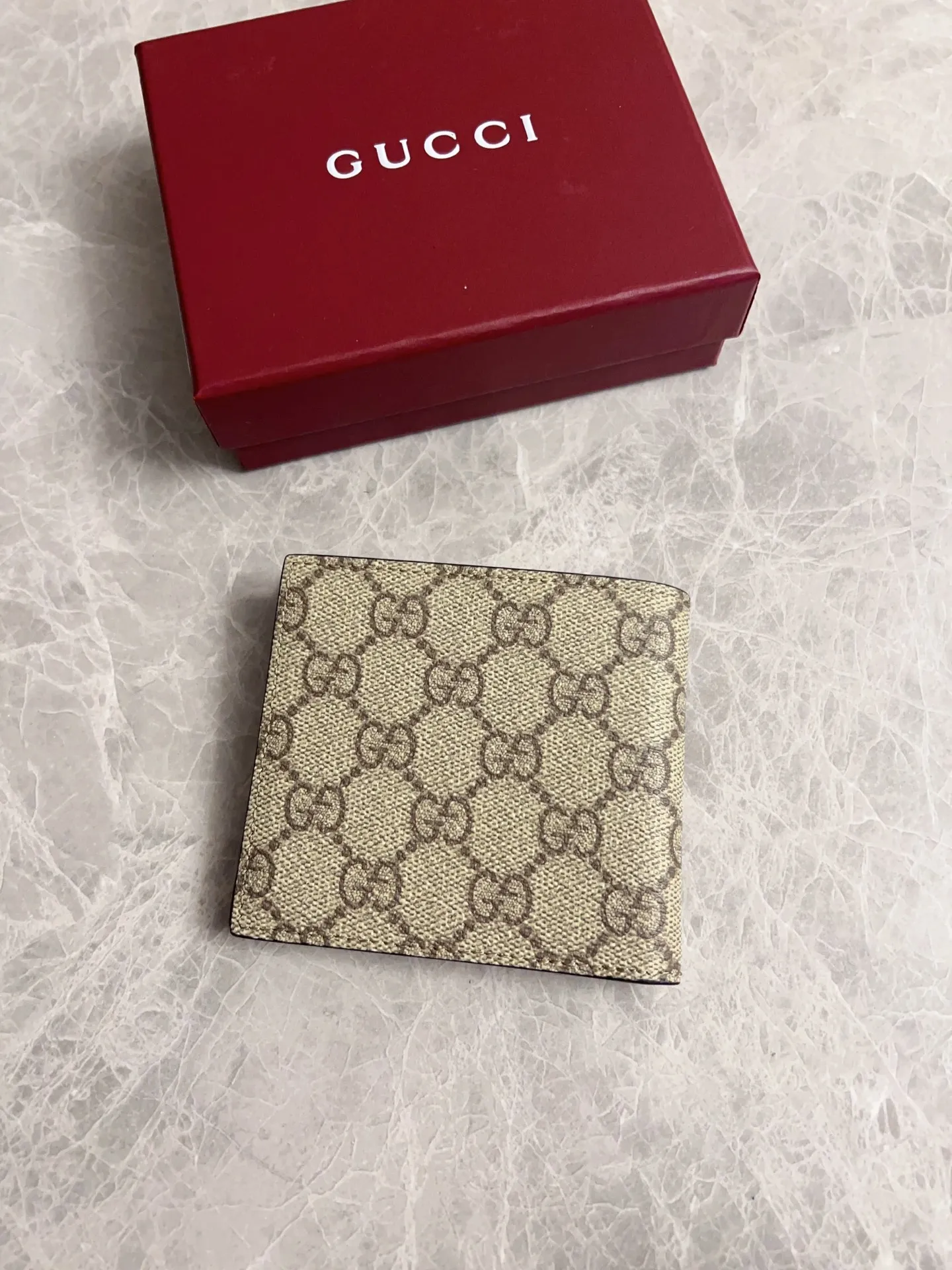 💰310🇭🇺🇭🇺GG Emblem series reinterprets the classic double G pattern with creative design and innovative functions. 🍃🍃New granular PVC fabric with original factory calfskin, fashionable and versatile! 🍃🍃Brown, black Model number: 821200 (insert cards on both sides) Size: 11x9cm