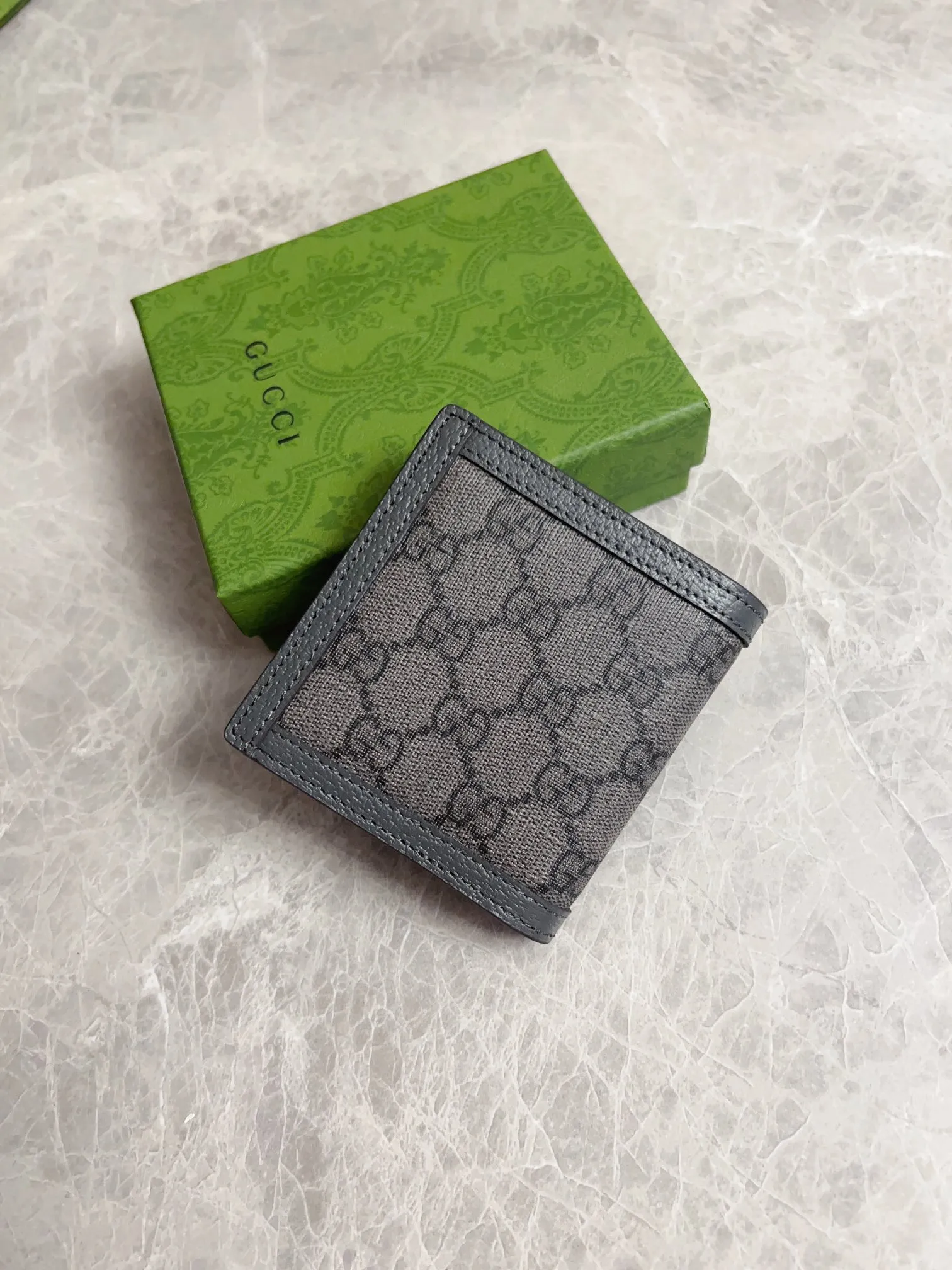 💰320 🇭🇺🇭🇺GucciO’s latest phidia series mid-length wallet bag, the Ophidia series items have endless retro feelings. Gray GG Supreme canvas, gray cowhide piping, palladium tone hardware Double G Model: 732016 Dimensions: 10x 10cm Color: gray/pvc.