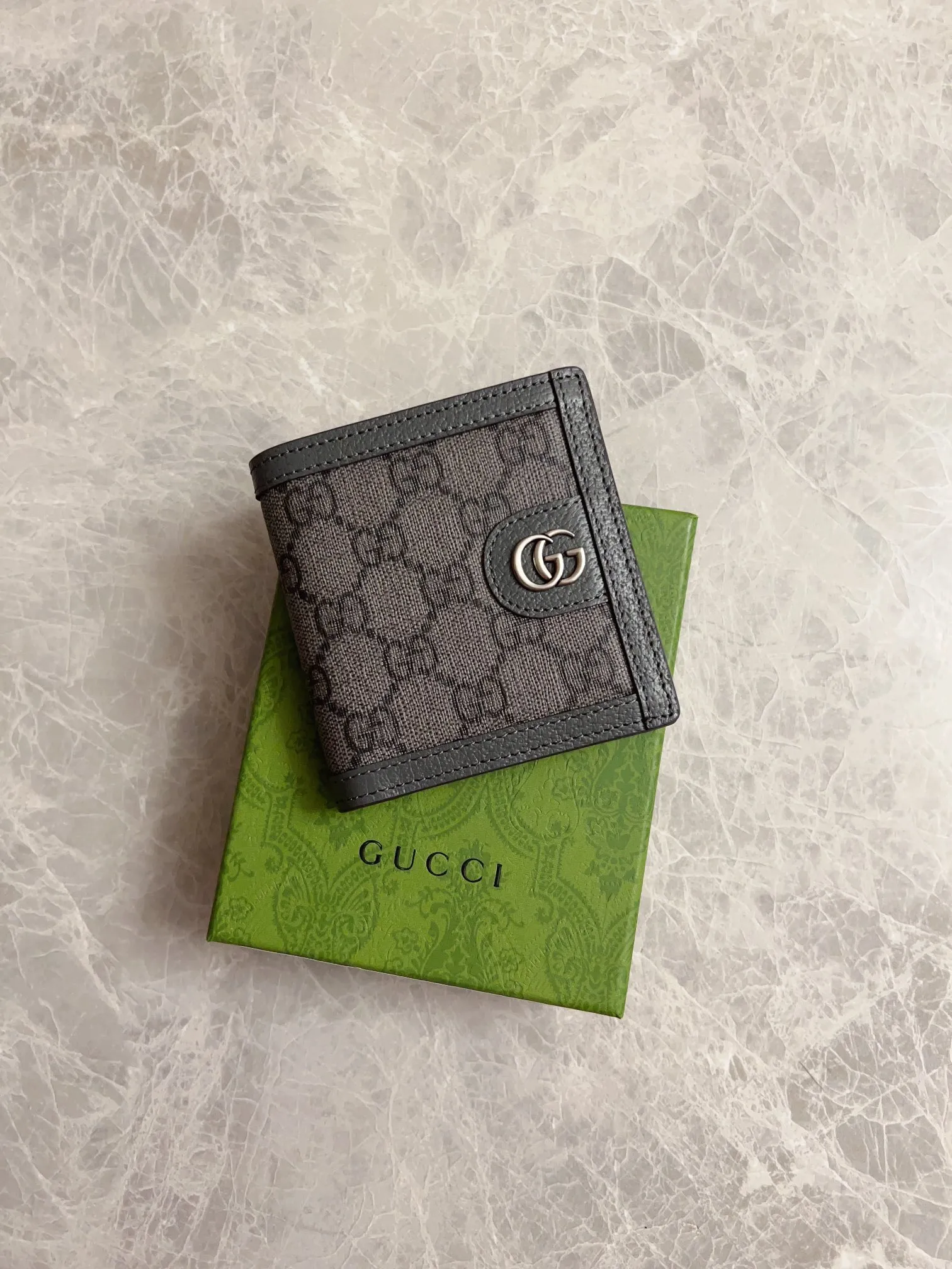 💰320 🇭🇺🇭🇺GucciO’s latest phidia series mid-length wallet bag, the Ophidia series items have endless retro feelings. Gray GG Supreme canvas, gray cowhide piping, palladium tone hardware Double G Model: 732016 Dimensions: 10x 10cm Color: gray/pvc.