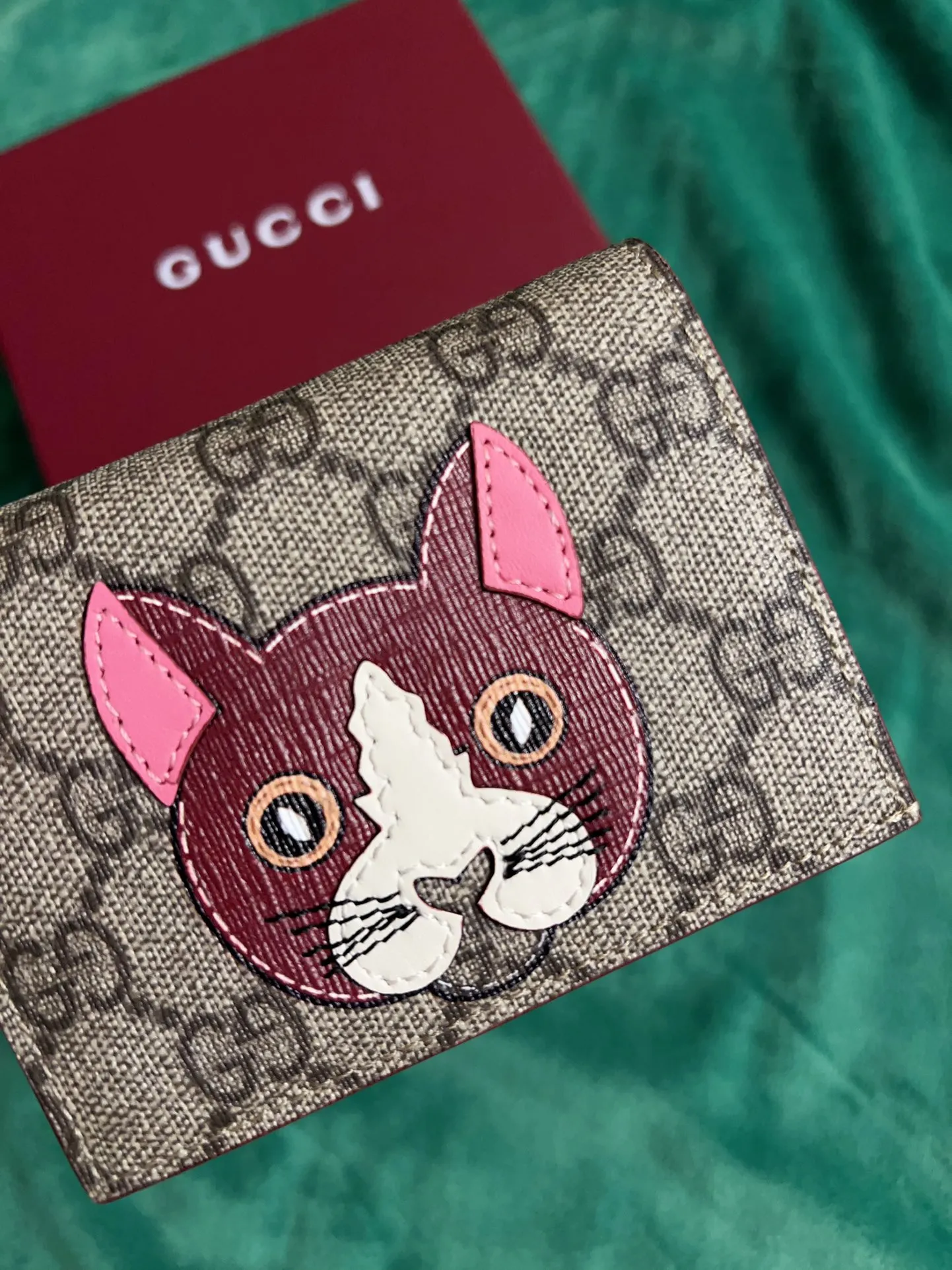 💰360 🇭🇺🇭🇺New products on official website! Exquisite small card holder~wallet🐹🐹PVC with burgundy calfskin, with cute and exquisite cartoon patterns on the leather! 🐹🐹Style number 818767, size: 11x8x3cm, 🐹🐹Little red cat, puppy, panda, owl, exquisite and cute! Original product!