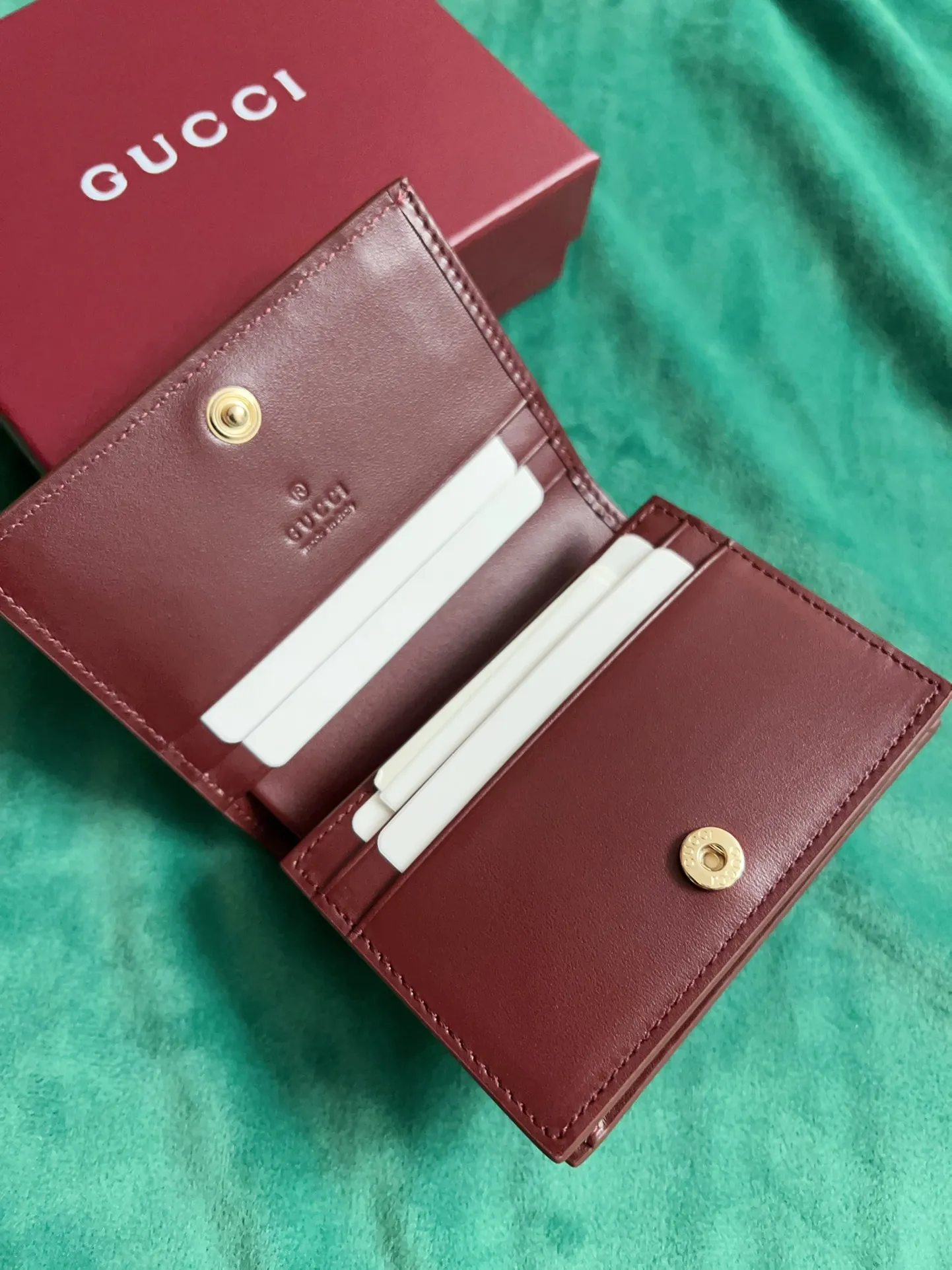💰360 🇭🇺🇭🇺New products on official website! Exquisite small card holder~wallet🐹🐹PVC with burgundy calfskin, with cute and exquisite cartoon patterns on the leather! 🐹🐹Style number 818767, size: 11x8x3cm, 🐹🐹Little red cat, puppy, panda, owl, exquisite and cute! Original product!