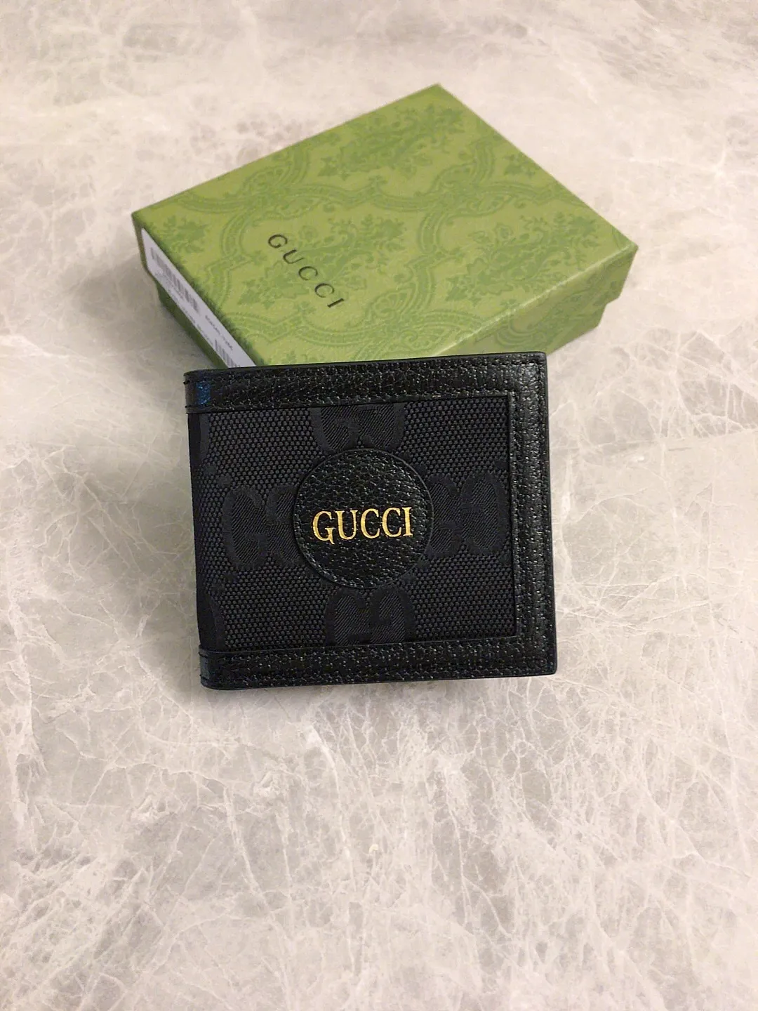 💰320 🇭🇺🇭🇺Official website sync new style‼ ️The 2020 early autumn Gucci Off The Grid series is the first series of Gucci Circular Lines. 🧵The design of this product line makes full use of a variety of recyclable and sustainably sourced organic bio-based materials 🧵Regenerated nylon is made of recyclable sewing threads and accessories 🧵Relying on a bright opaque background to highlight the brand's unique GG pattern element! 🧵Black leather piping, decorated with Gucci brand genuine cowhide logo! 🧵Model: 625573, size: 11x9cm