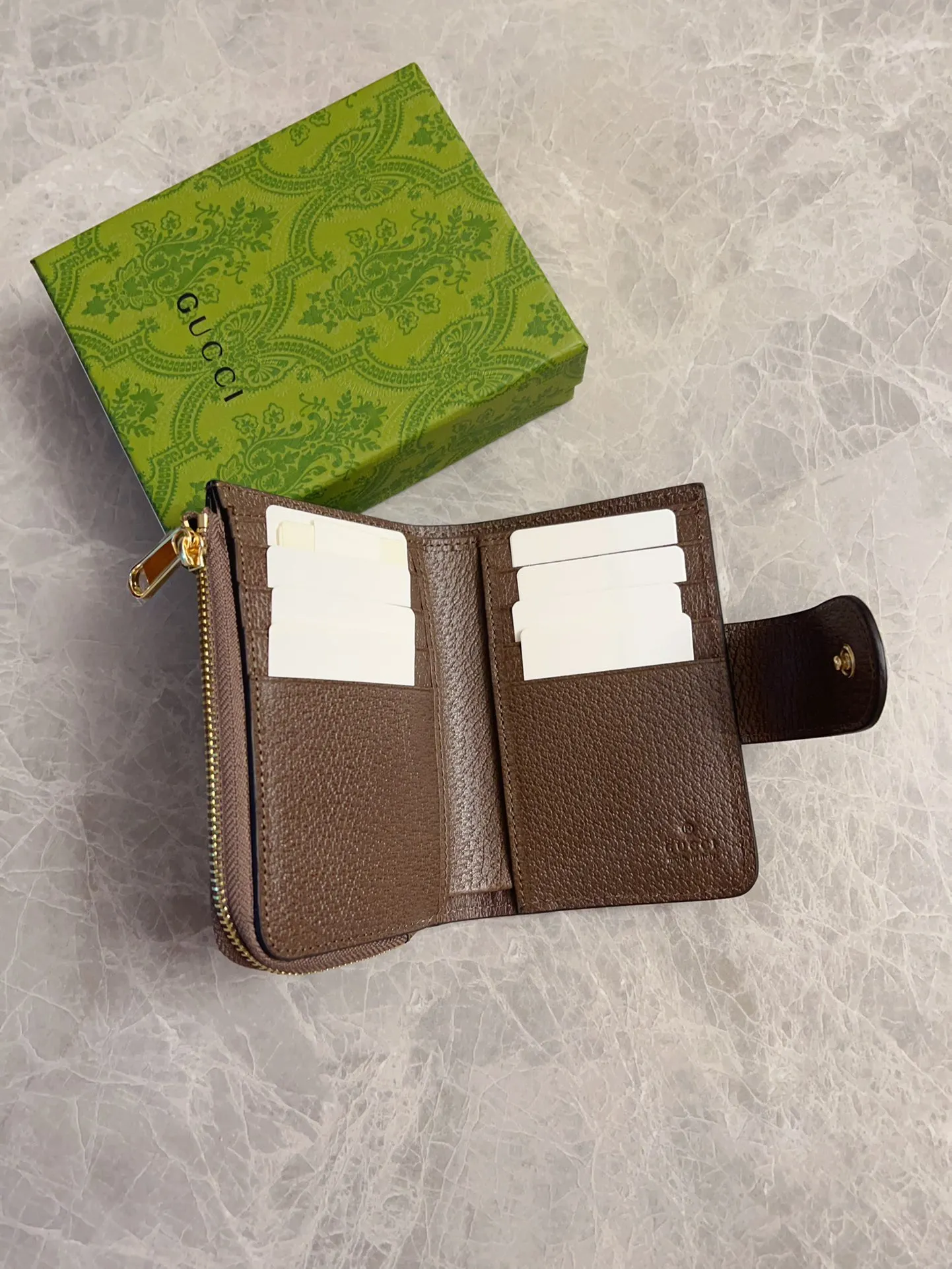 💰410 🇭🇺🇭🇺GG Marmont series card holder has arrived! Exquisite and generous! Model: 725662 Dimensions: 13x8.5x2cm. Color: PVC brown