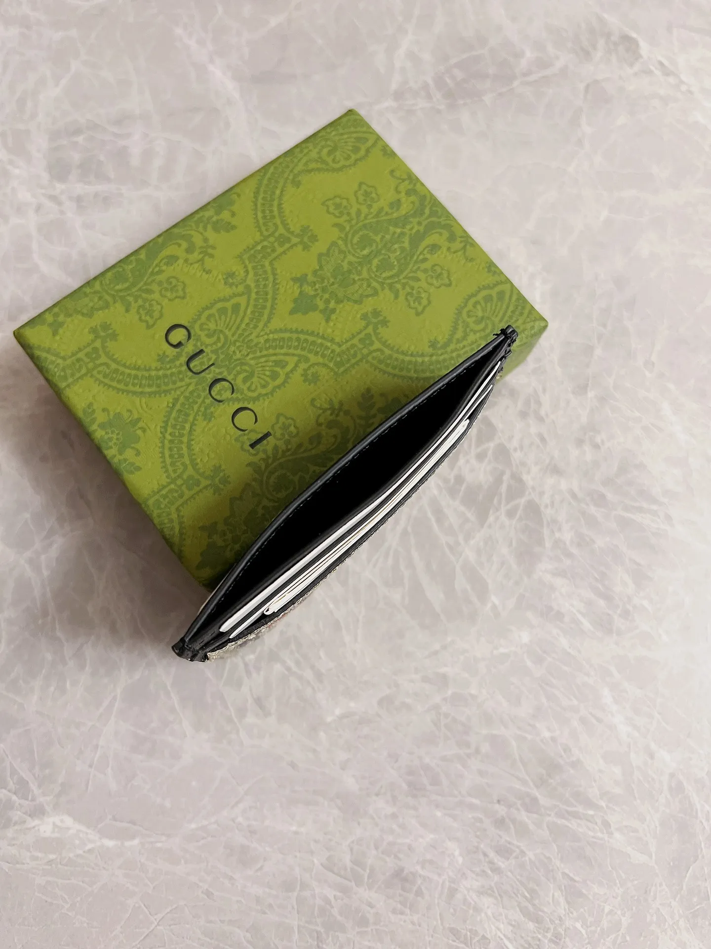 💰200 🇭🇺🇭🇺New men’s small card holder! 🐍🐍Synchronized with the counter, original shaved leather with high-quality PVC fabric🐍🐍Tear-printed latest striped snake logo🐍🐍Oil edge and fine workmanship, simple and elegant, fashionable and domineering,🐍🐍Model: 451277, size: 10x7cm, color: brown PVC-black "Striped Snake"