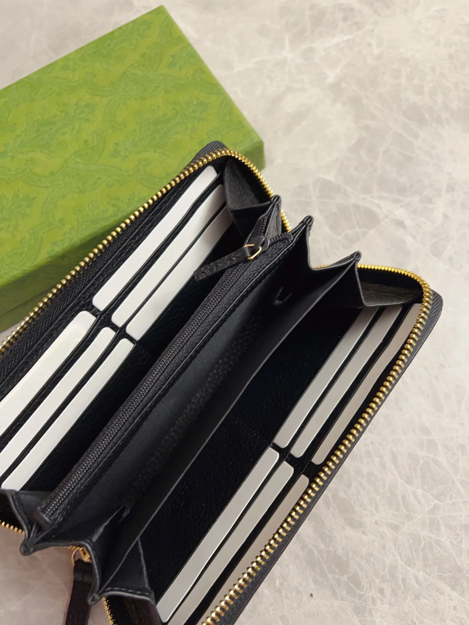 💰420 🇭🇺🇭🇺 New product, original quality! 🍁🍁Model number: 456117, imported natural cowhide leather🍁🍁With the latest double G metal logo🍁🍁Size: 19x 10x 2.5cm, color: black, exquisite and luxurious🍁🍁