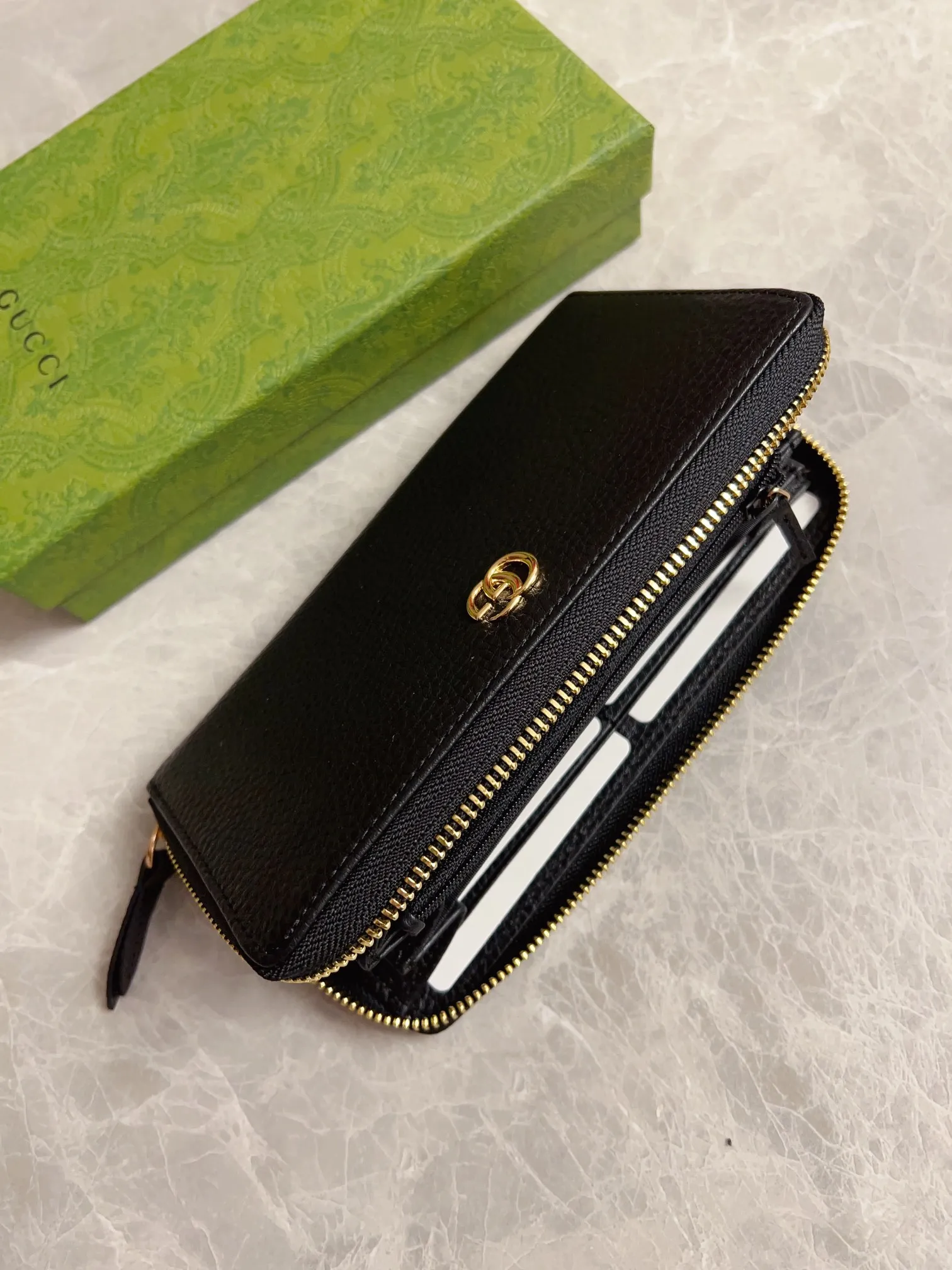 💰420 🇭🇺🇭🇺 New product, original quality! 🍁🍁Model number: 456117, imported natural cowhide leather🍁🍁With the latest double G metal logo🍁🍁Size: 19x 10x 2.5cm, color: black, exquisite and luxurious🍁🍁