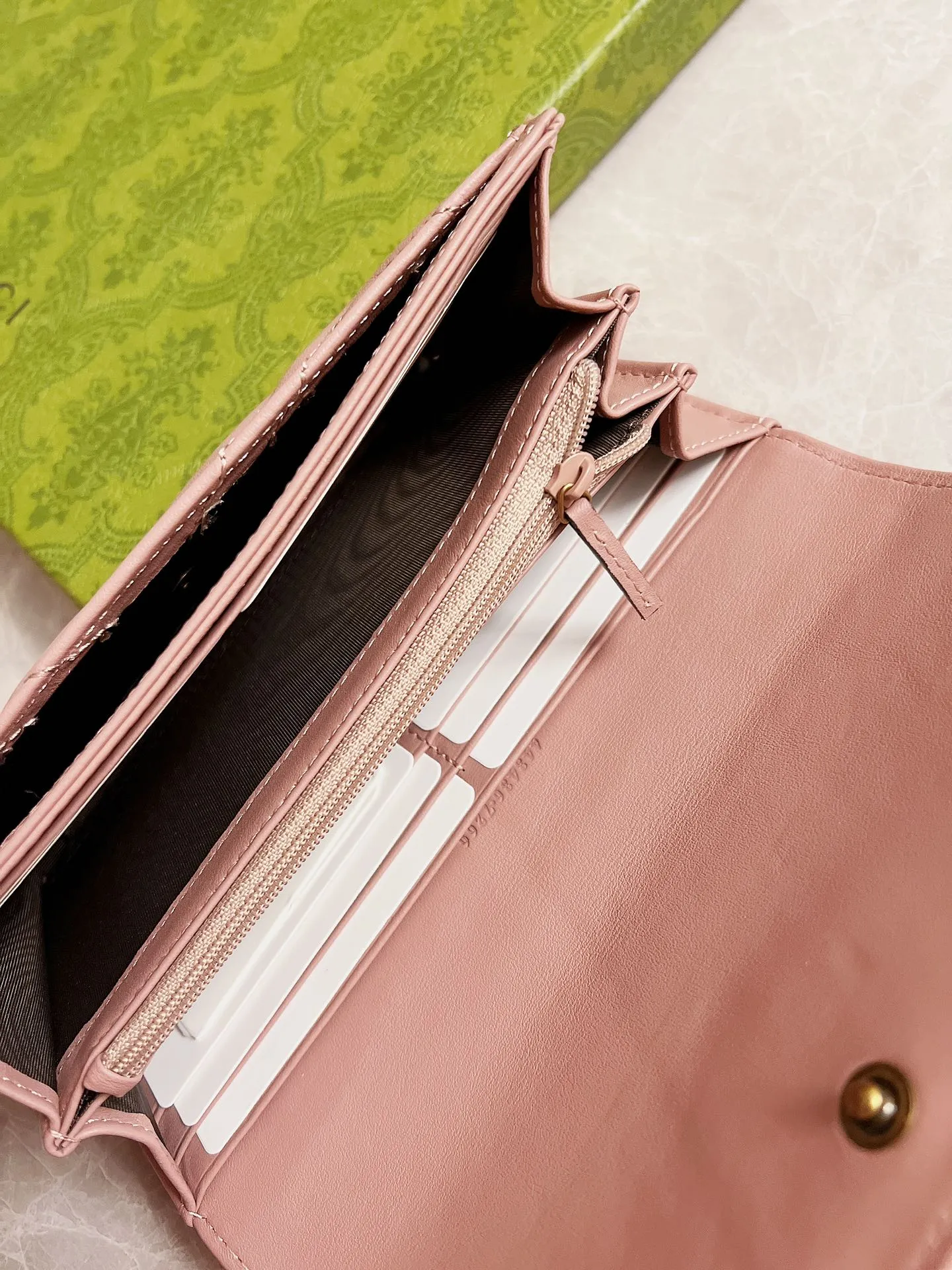 💰420 🇭🇺🇭🇺Latest ~ GG Marmont long wallet 💋💋 Made of quilted leather with GG logo embroidered on the back 💋💋GG logo vintage gold-tone hardware 💋💋 Italian-made Double G buckle snap closure 💋💋 12 card compartments and 2 Bill compartments💋💋2 separate internal compartments Zippered coin pocket closure💋💋Model: 443436, Dimensions: 19 x 10 x 3.5 CM, Color: black, red, pink,