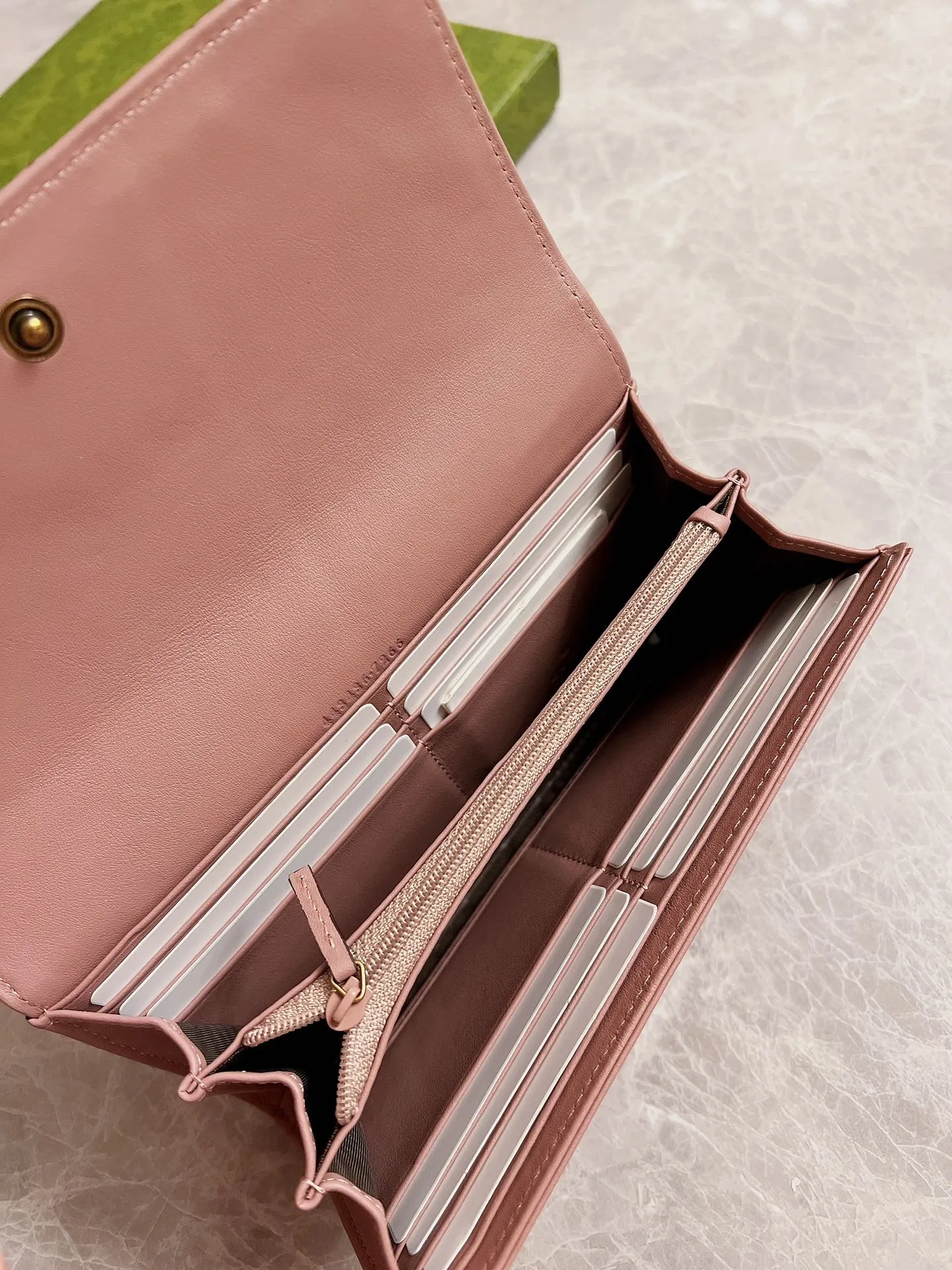 💰420 🇭🇺🇭🇺Latest ~ GG Marmont long wallet 💋💋 Made of quilted leather with GG logo embroidered on the back 💋💋GG logo vintage gold-tone hardware 💋💋 Italian-made Double G buckle snap closure 💋💋 12 card compartments and 2 Bill compartments💋💋2 separate internal compartments Zippered coin pocket closure💋💋Model: 443436, Dimensions: 19 x 10 x 3.5 CM, Color: black, red, pink,