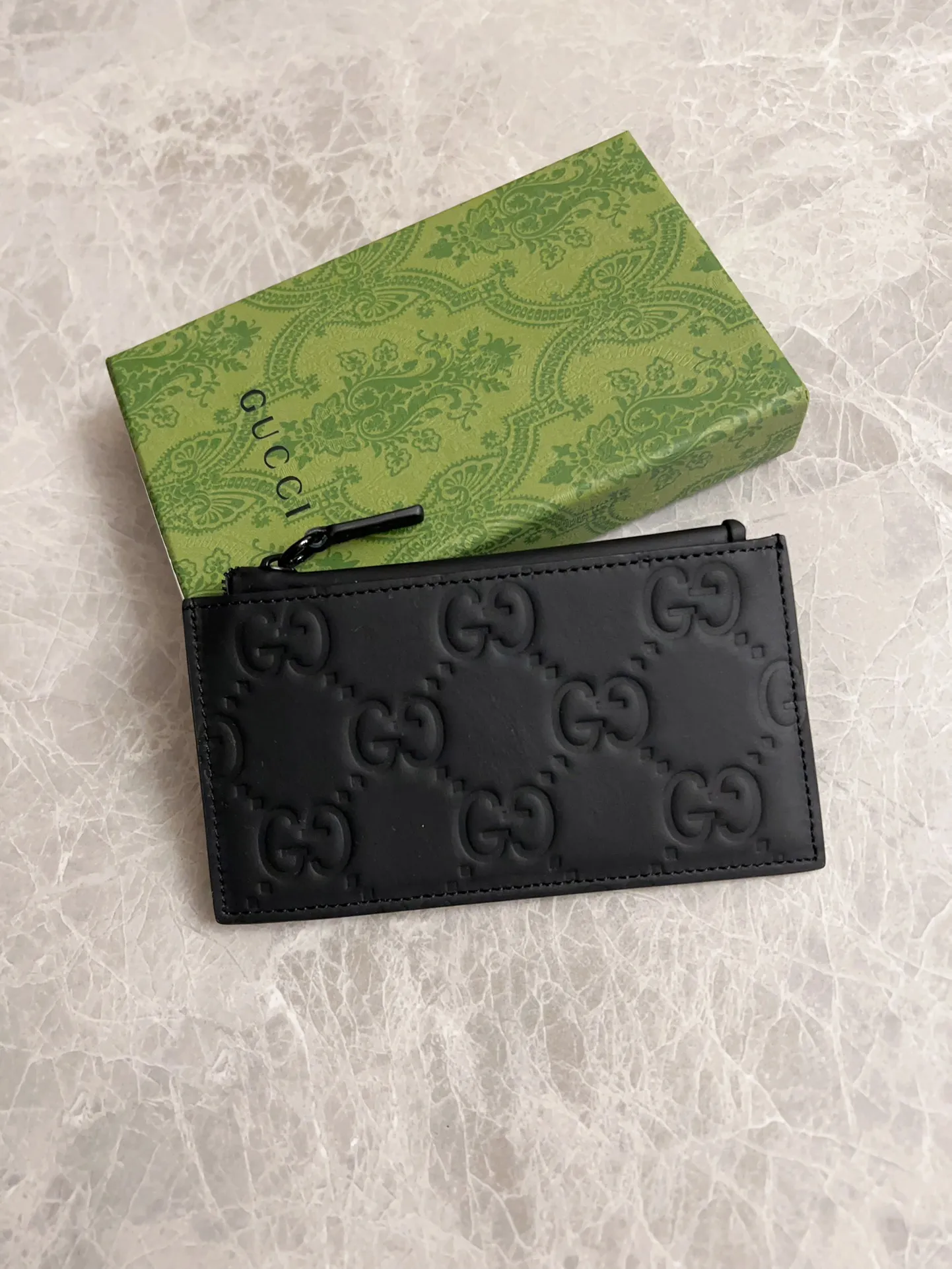 💰300 🇭🇺🇭🇺gucci’s new series of men’s models made of original black rubber effect are now available🎋🎋Model number: 771314, size: 14x7cm🎋🎋Counter quality, top original goods, real photos🎋🎋