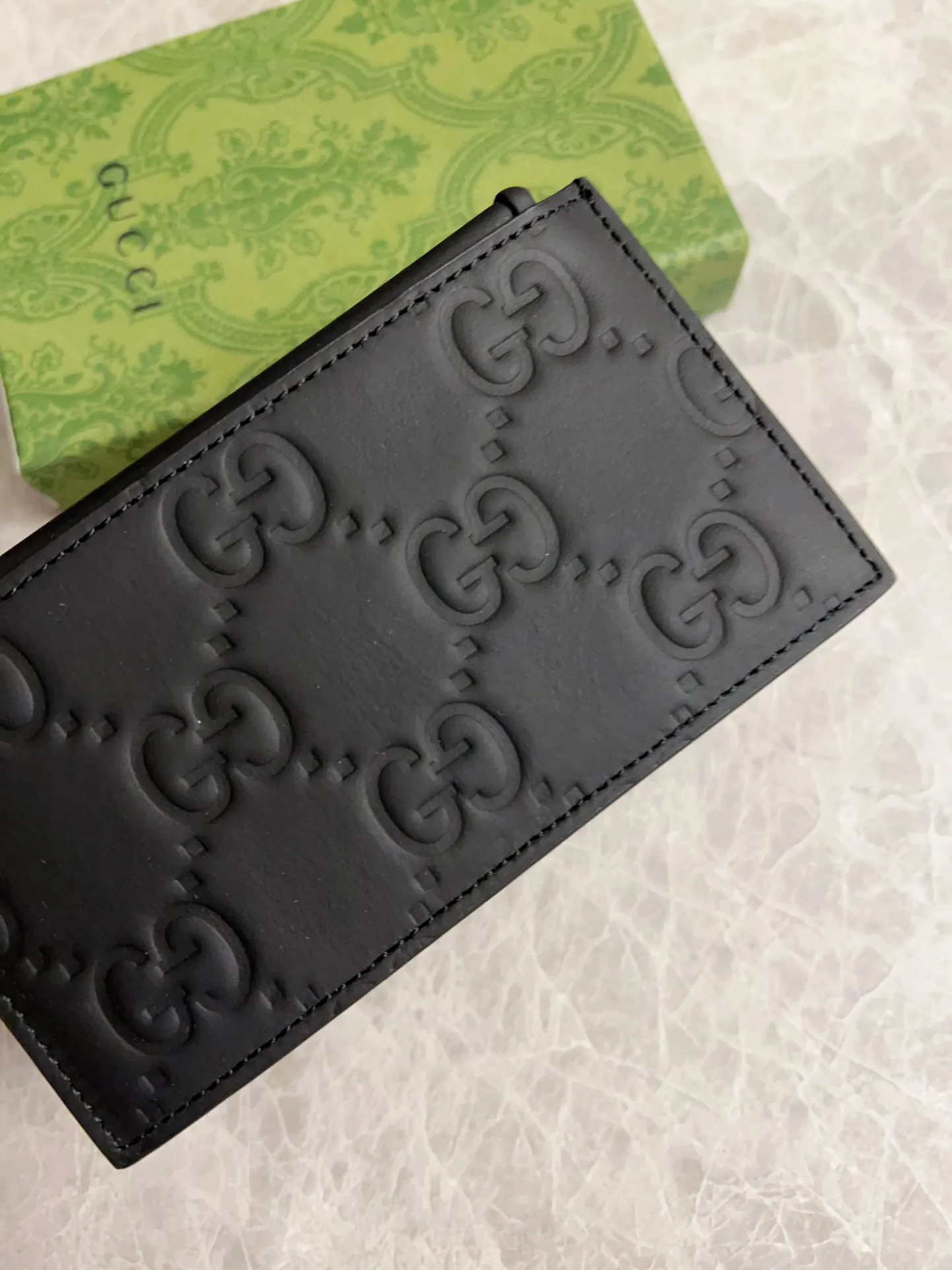 💰300 🇭🇺🇭🇺gucci’s new series of men’s models made of original black rubber effect are now available🎋🎋Model number: 771314, size: 14x7cm🎋🎋Counter quality, top original goods, real photos🎋🎋