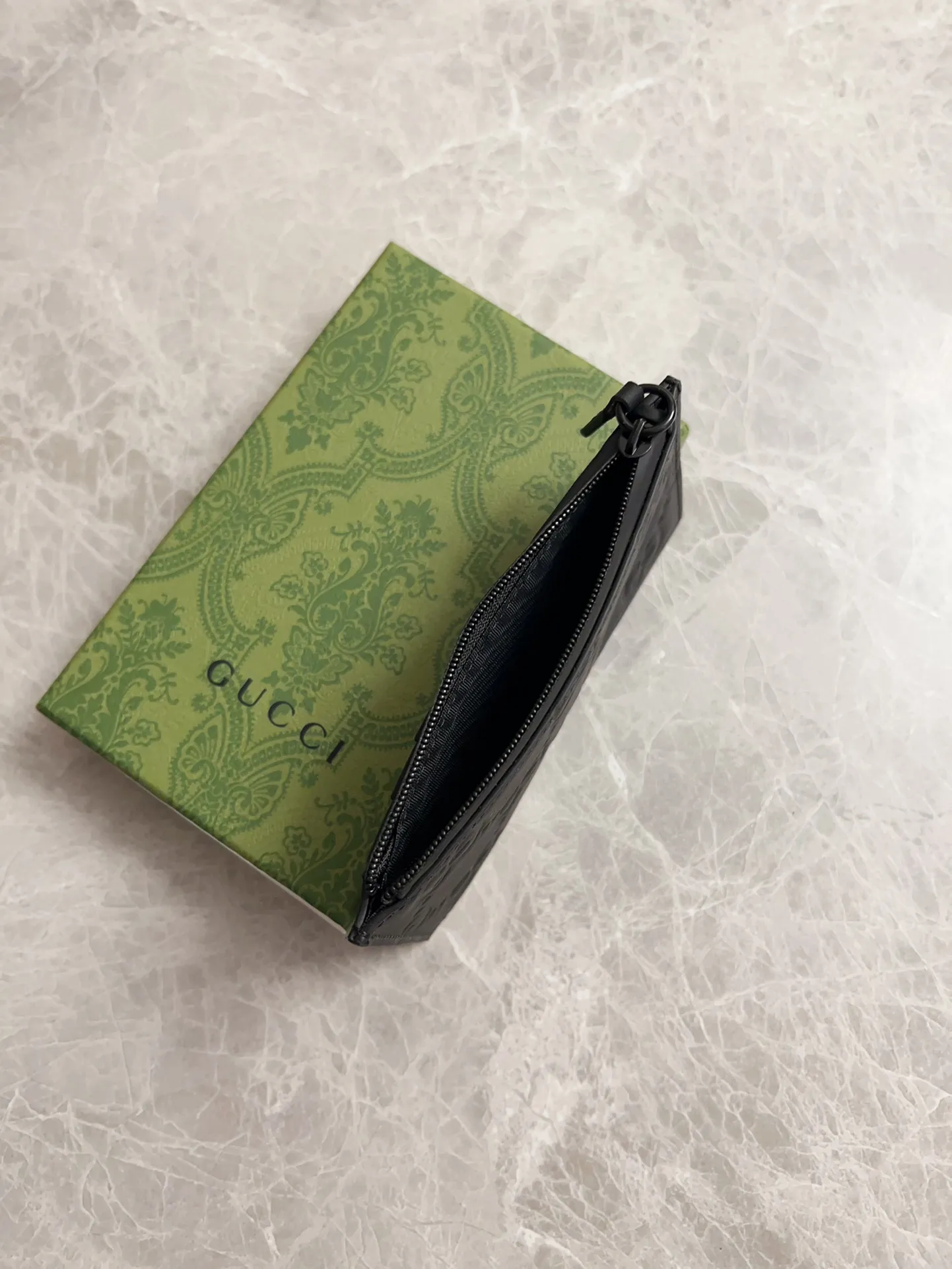💰300 🇭🇺🇭🇺gucci’s new series of men’s models made of original black rubber effect are now available🎋🎋Model number: 771314, size: 14x7cm🎋🎋Counter quality, top original goods, real photos🎋🎋