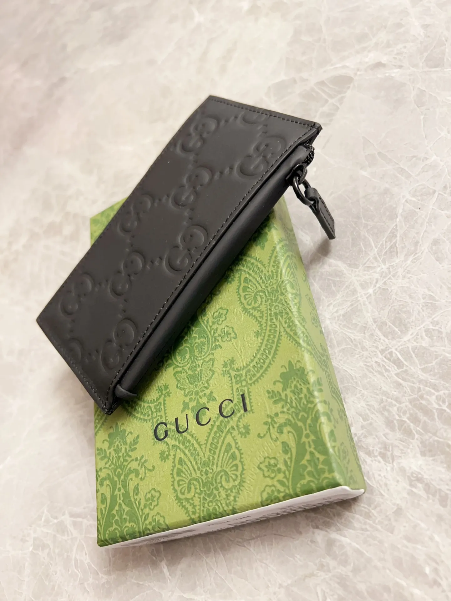 💰300 🇭🇺🇭🇺gucci’s new series of men’s models made of original black rubber effect are now available🎋🎋Model number: 771314, size: 14x7cm🎋🎋Counter quality, top original goods, real photos🎋🎋