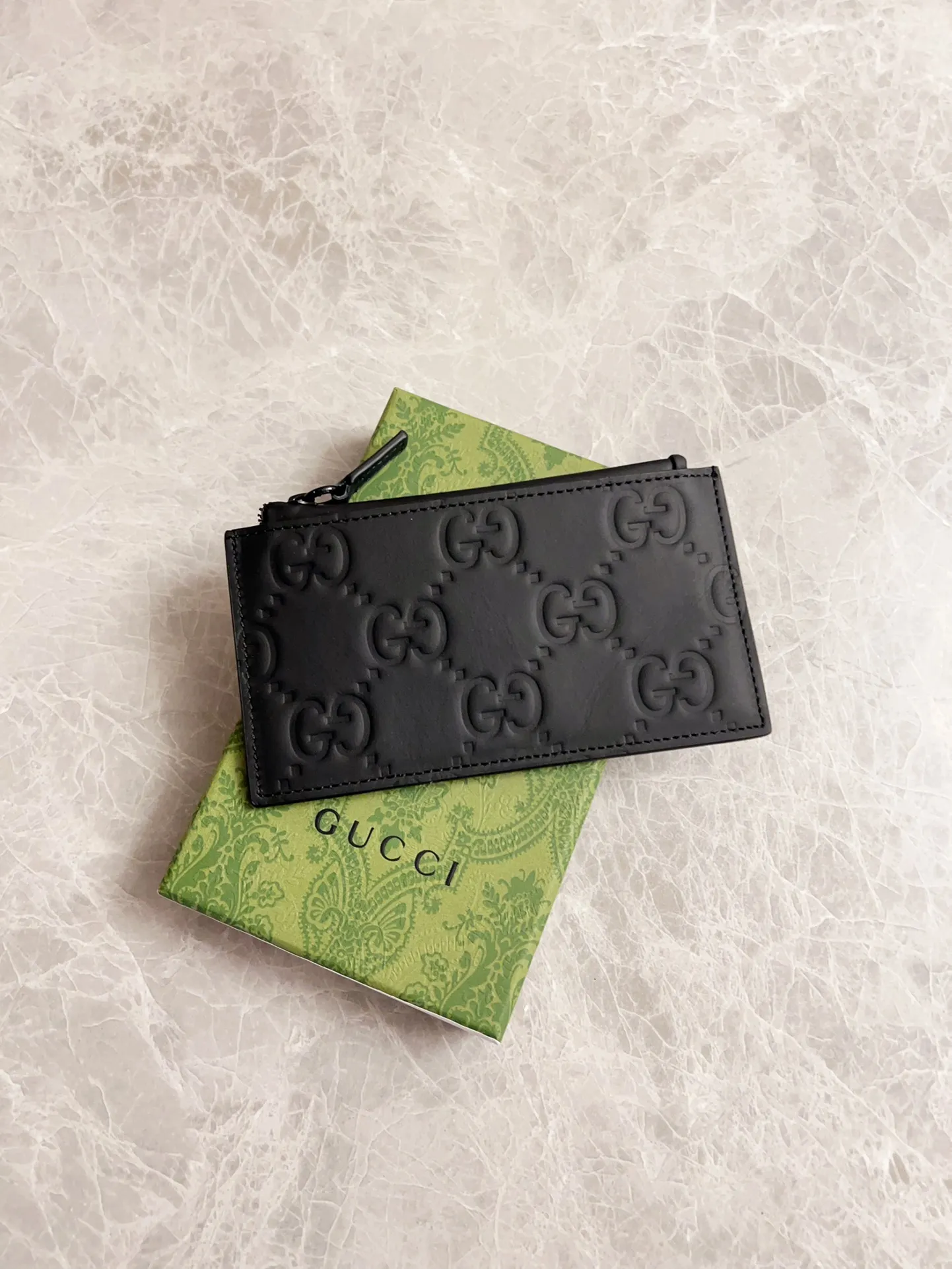 💰300 🇭🇺🇭🇺gucci’s new series of men’s models made of original black rubber effect are now available🎋🎋Model number: 771314, size: 14x7cm🎋🎋Counter quality, top original goods, real photos🎋🎋