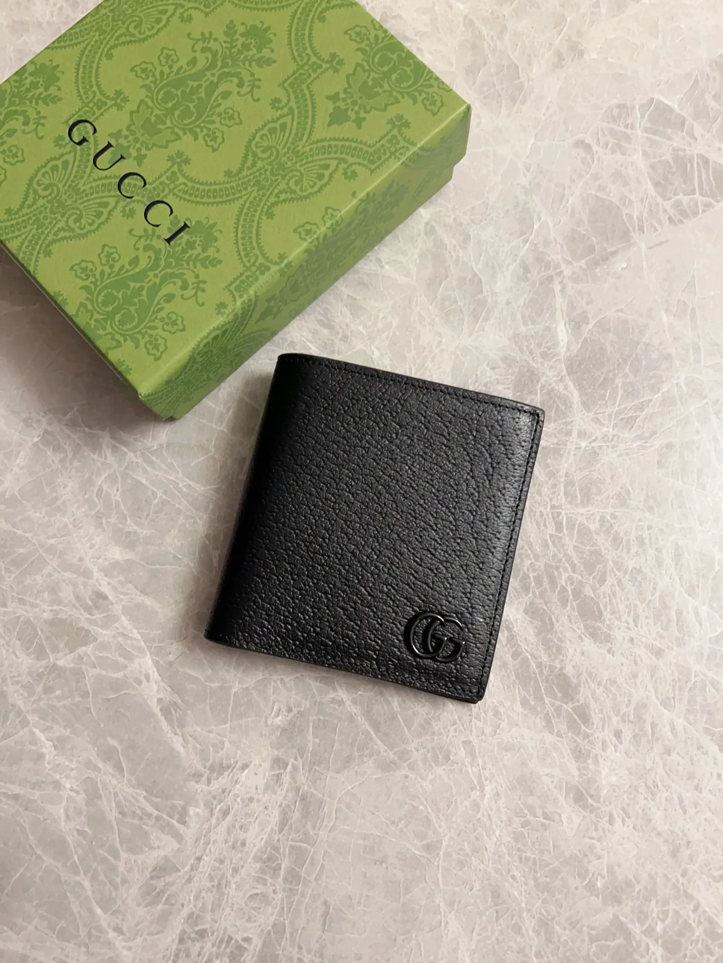 💰320 🇭🇺🇭🇺GucciO’s latest phidia series mid-length wallet bag, the Ophidia series items have endless retro feelings. Gram pig pattern GG Gram color double G Model: 722737 Size: 10x 10cm Color: Gram color double G