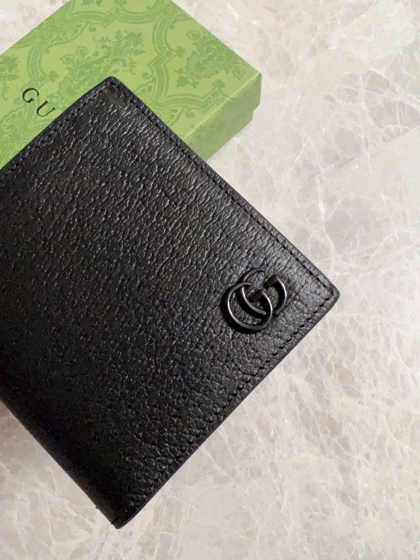 💰320 🇭🇺🇭🇺GucciO’s latest phidia series mid-length wallet bag, the Ophidia series items have endless retro feelings. Gram pig pattern GG Gram color double G Model: 722737 Size: 10x 10cm Color: Gram color double G