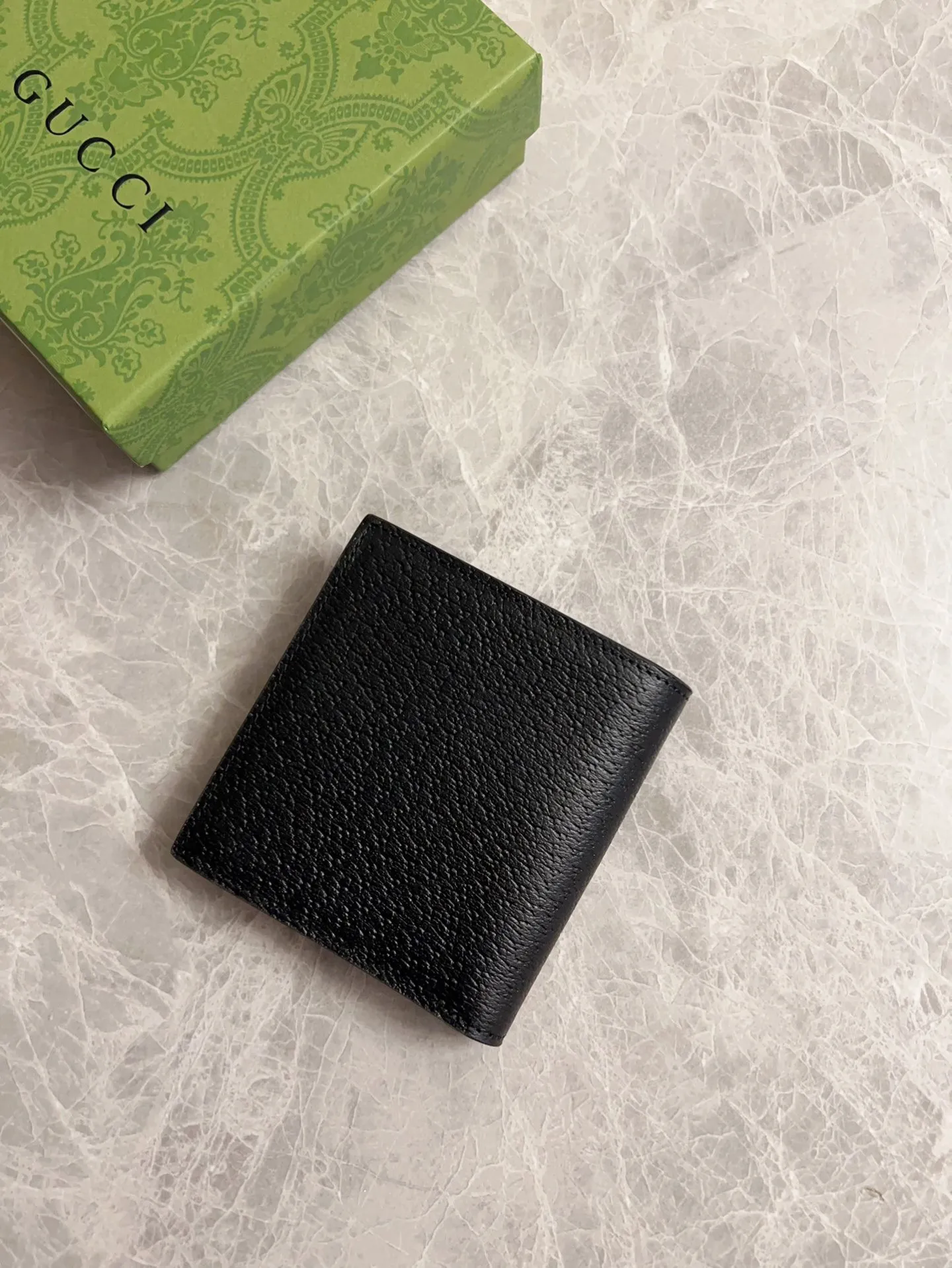 💰320 🇭🇺🇭🇺GucciO’s latest phidia series mid-length wallet bag, the Ophidia series items have endless retro feelings. Gram pig pattern GG Gram color double G Model: 722737 Size: 10x 10cm Color: Gram color double G