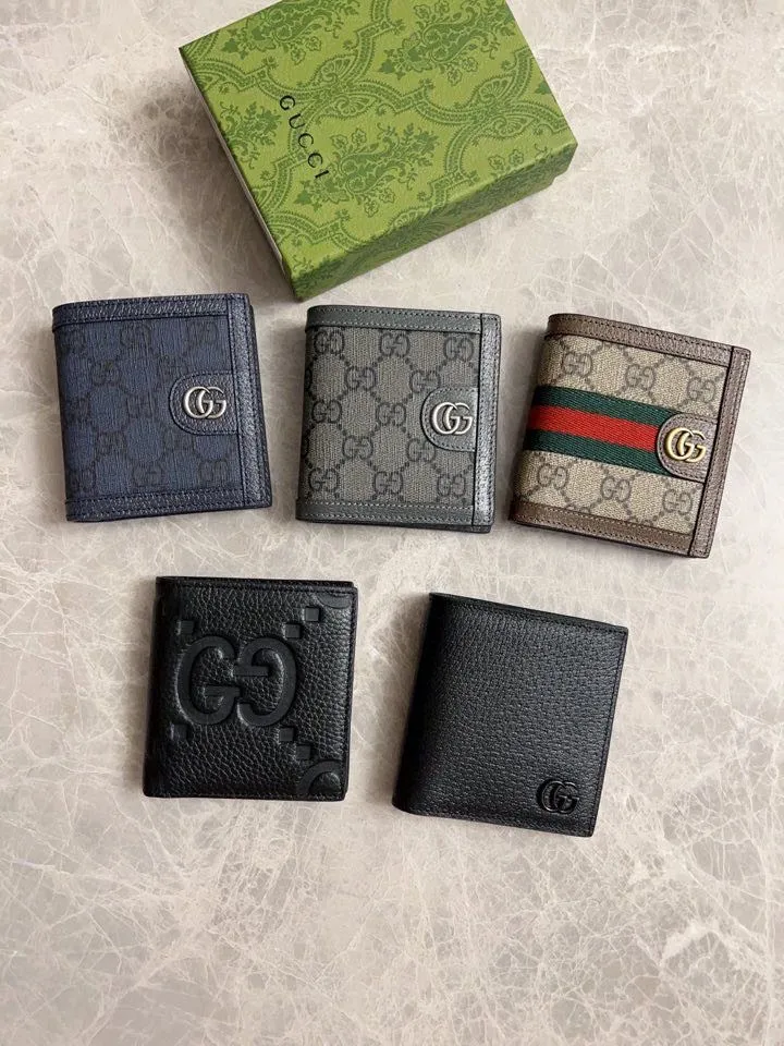 💰320 🇭🇺🇭🇺GucciO’s latest phidia series mid-length wallet bag, the Ophidia series items have endless retro feelings. Gram pig pattern GG Gram color double G Model: 722737 Size: 10x 10cm Color: Gram color double G