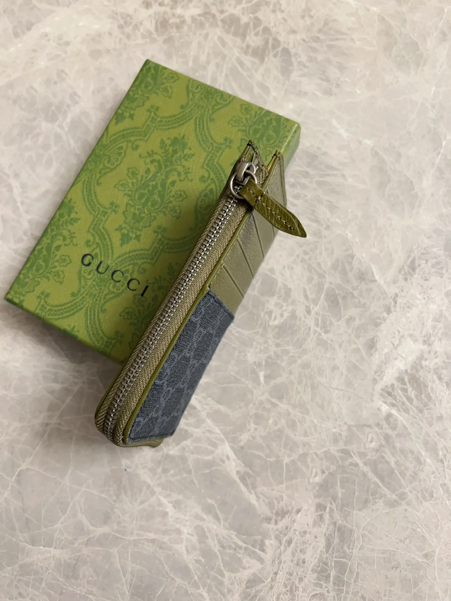 💰360 🇭🇺🇭🇺Gucci’s latest series is presented~Card holder🥗🥗The two-tone design full of contrasting beauty makes the GG logo emblazoned on the body of the bag show off🥗🥗The fabric is made of black GG, and the lining is made of contrasting cowhide leather🥗🥗Black GG Supreme canvas, 🥗🥗with dark gray ceramic effect double G, size: 13.5x 8cm model: 795233 (original product)