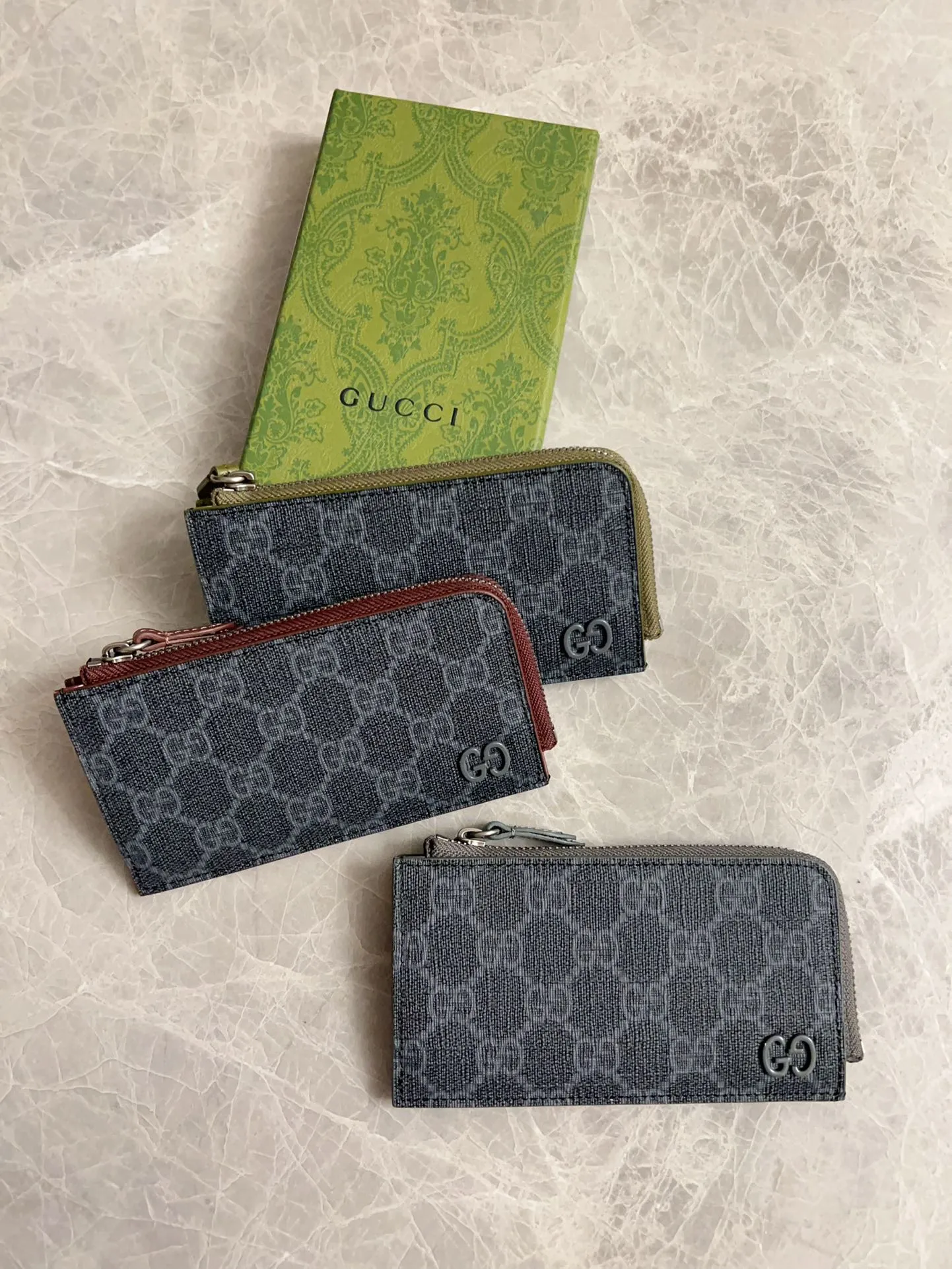 💰360 🇭🇺🇭🇺Gucci’s latest series is presented~Card holder🥗🥗The two-tone design full of contrasting beauty makes the GG logo emblazoned on the body of the bag show off🥗🥗The fabric is made of black GG, and the lining is made of contrasting cowhide leather🥗🥗Black GG Supreme canvas, 🥗🥗with dark gray ceramic effect double G, size: 13.5x 8cm model: 795233 (original product)