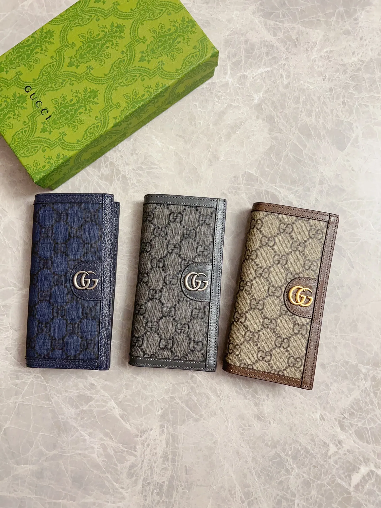 💰400 🇭🇺🇭🇺GucciO’s latest phidia series suit bag, Ophidia series items have endless retro feelings. GG Supreme canvas, cowhide piping, gun silver/straight gold tone accessories Double G Model: 791746 Size: 19x 9.5cm Color: grey/blue//brown pvc.