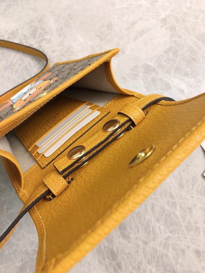 💰520🇭🇺🇭🇺GUCCI KAI Kim Jong-in Joint Bear Series🍃🍃 One-shoulder crossbody mobile phone bag🍃🍃Model: 660161, size: 11.5x18x3.5cm, 🍃🍃made from original leather!