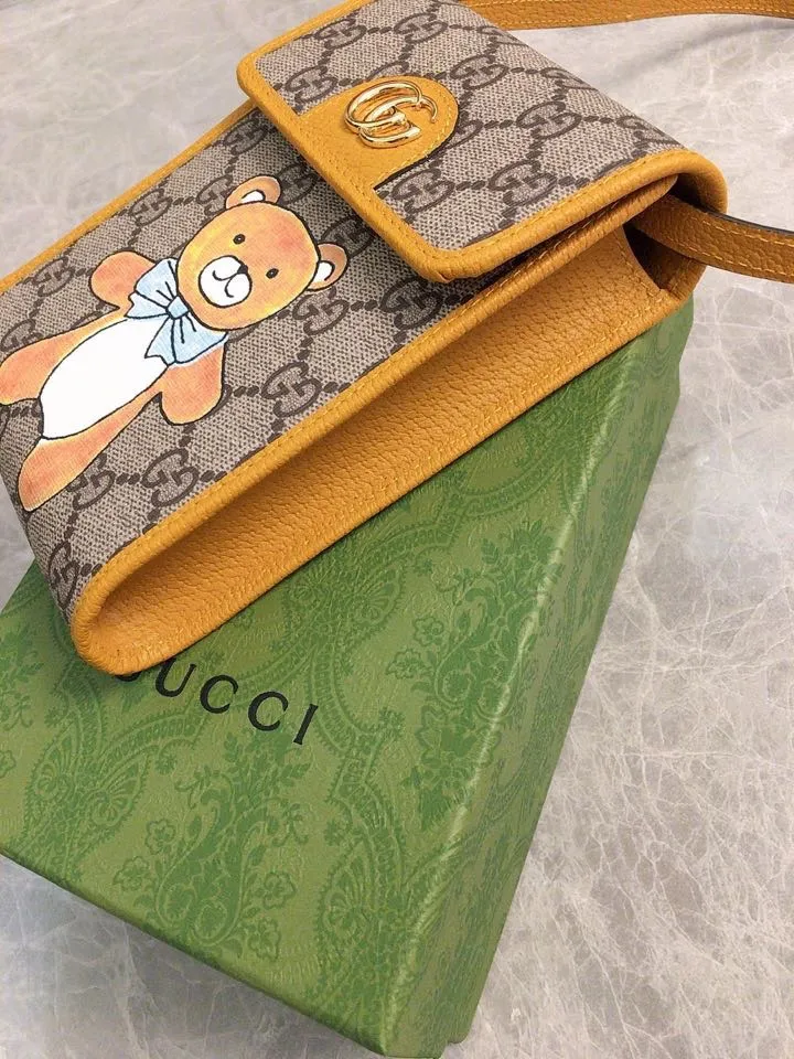 💰520🇭🇺🇭🇺GUCCI KAI Kim Jong-in Joint Bear Series🍃🍃 One-shoulder crossbody mobile phone bag🍃🍃Model: 660161, size: 11.5x18x3.5cm, 🍃🍃made from original leather!