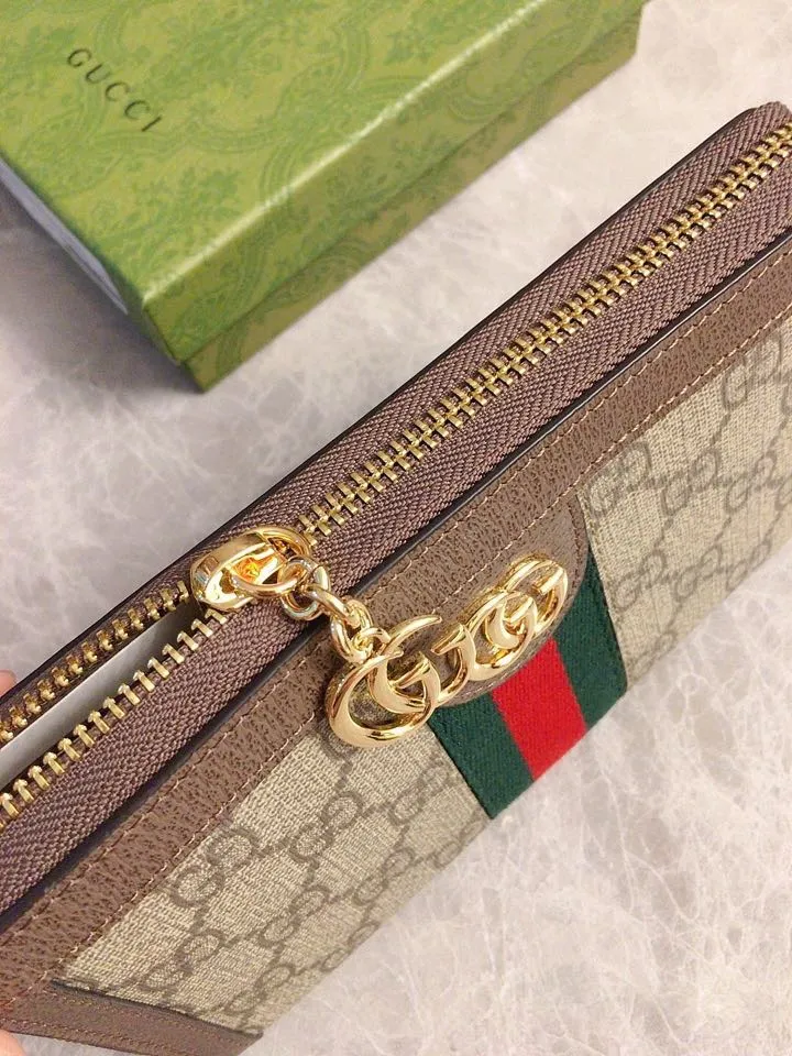 💰410 🇭🇺🇭🇺 The official website is synchronized with the new model! Ophidia series ~ long zipper clip, 🧤🧤 is made of GG Supreme high-grade PVC fabric 🧤🧤 with iconic double G hardware marks, classic red and green webbing, exquisitely made! 🧤🧤Model number: 523154, size: W19xH10xD3cm, color: coffee