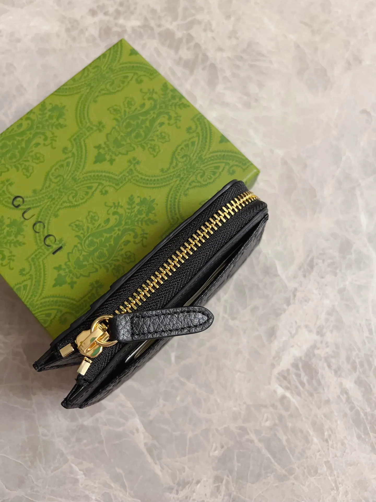 💰 400 🇮🇹🇮🇹New GG Emblem series super soft pink embossed/full leather wallet/card holder💋💋Model: 815936, size: 13x8.5x3cm