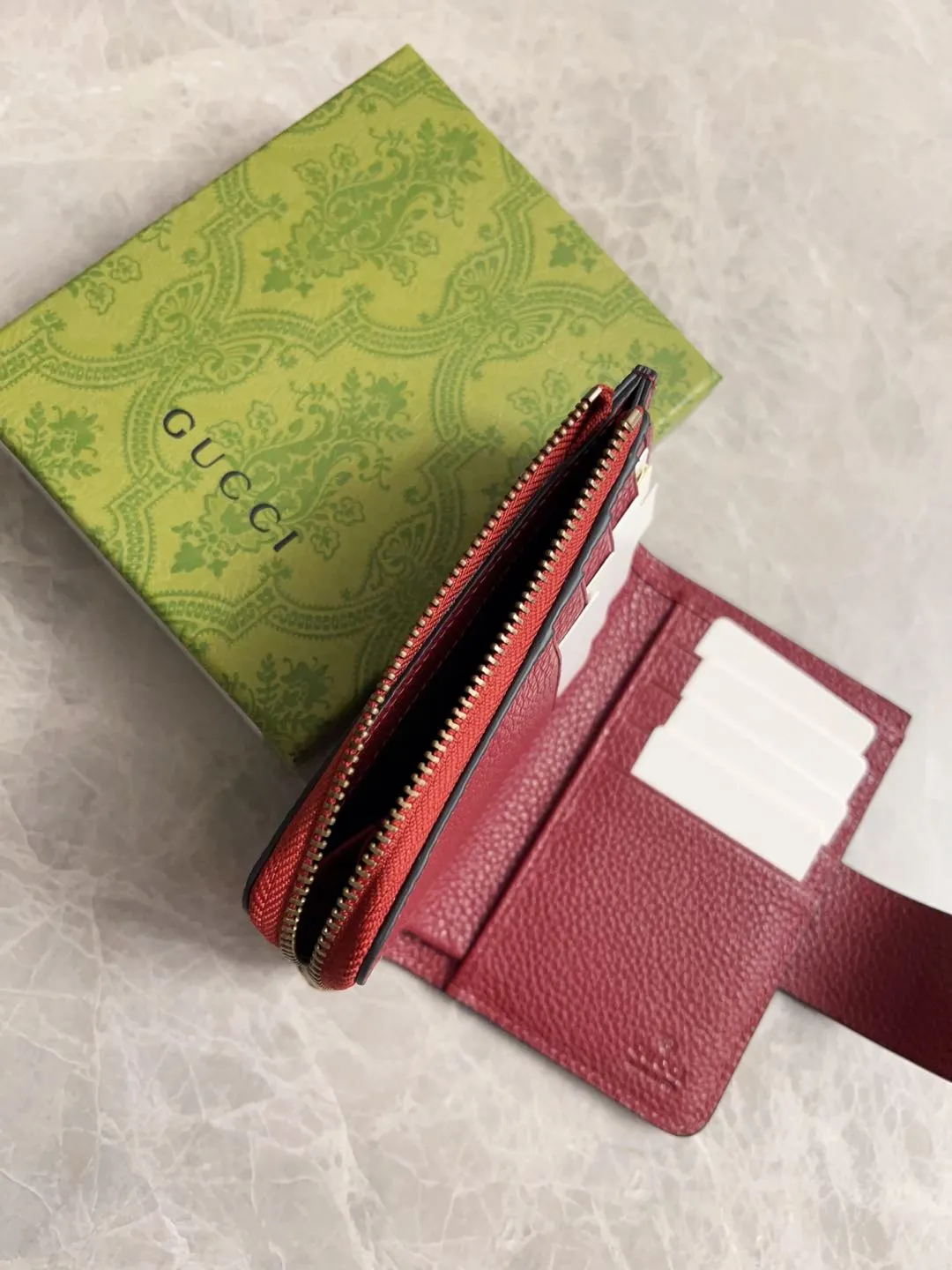 💰420 🇭🇺🇭🇺GG Marmont series card holder has arrived! Exquisite and generous! Model: 739498 Dimensions: 13x8.5x2cm. Color: black/burgundy/brown/original leather.