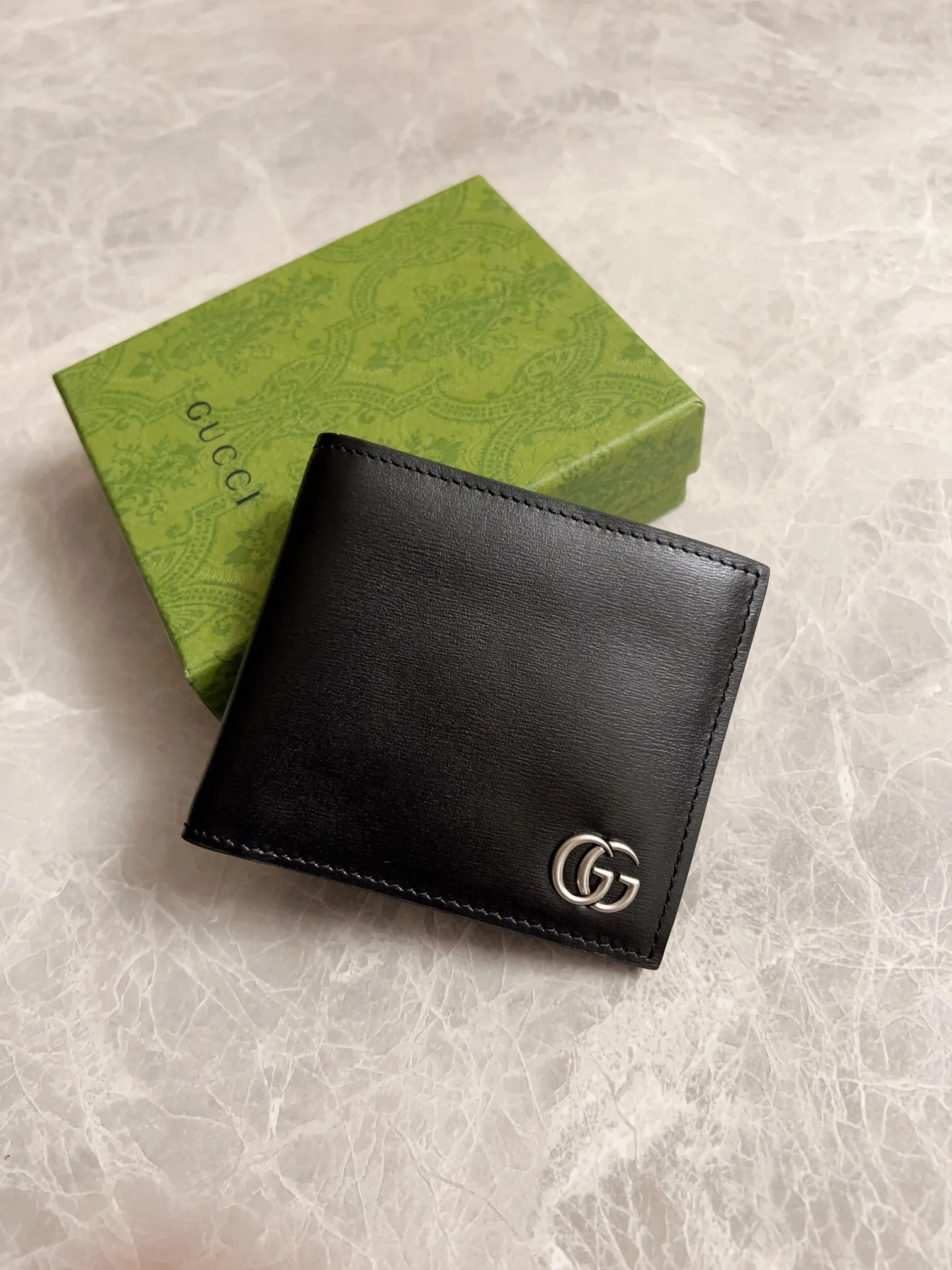 💰300 🇭🇺🇭🇺The latest version of the GG marmont short wallet at the counter🚇🚇Model: 428726, color: Gram, ancient silver double G logo🚇🚇Imported original toothpick pattern leather, perfect to the extreme,🚇🚇exclusive real-life photos 🚇🚇Size: 11x9x1.5cm
