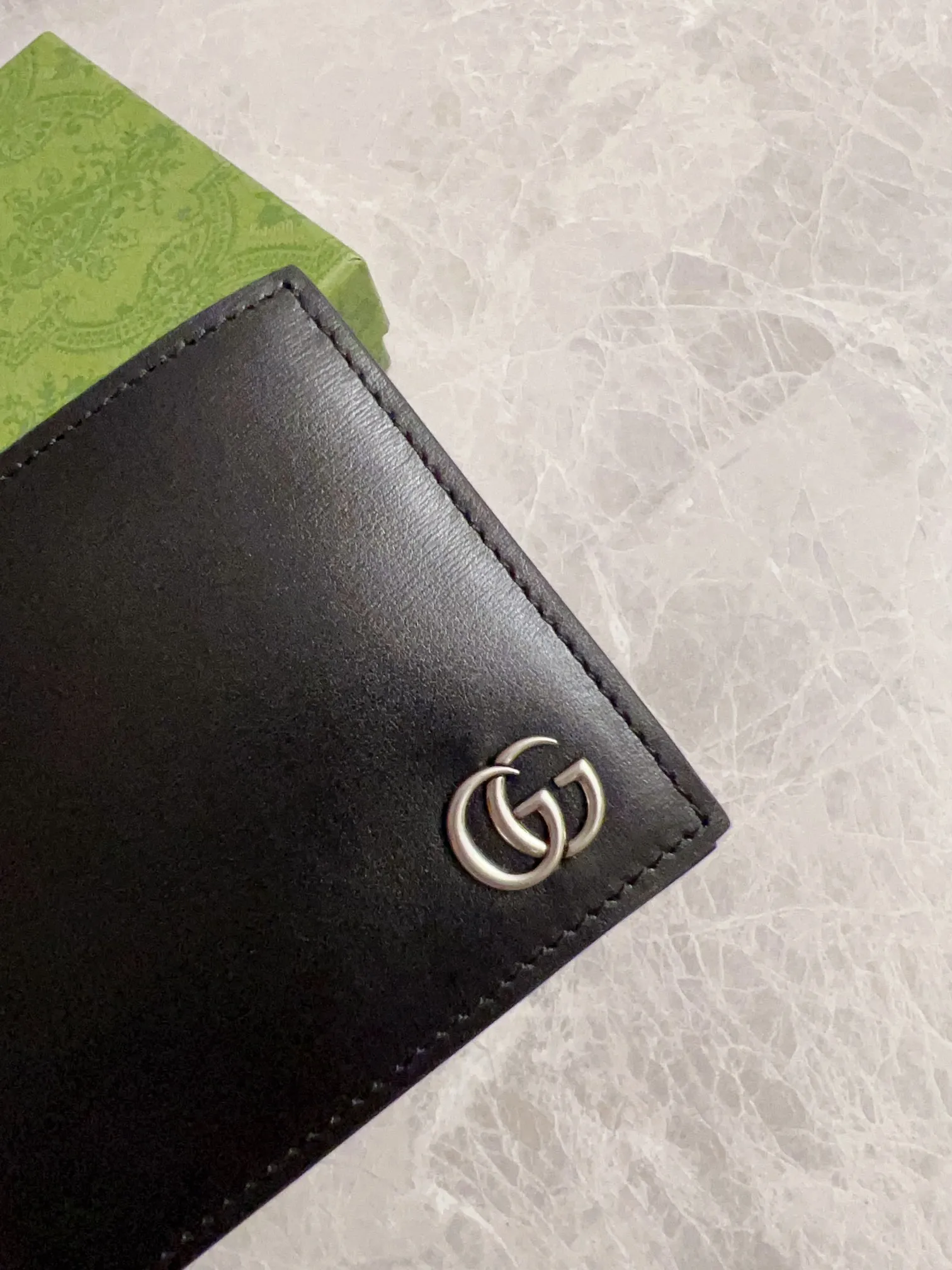 💰300 🇭🇺🇭🇺The latest version of the GG marmont short wallet at the counter🚇🚇Model: 428726, color: Gram, ancient silver double G logo🚇🚇Imported original toothpick pattern leather, perfect to the extreme,🚇🚇exclusive real-life photos 🚇🚇Size: 11x9x1.5cm