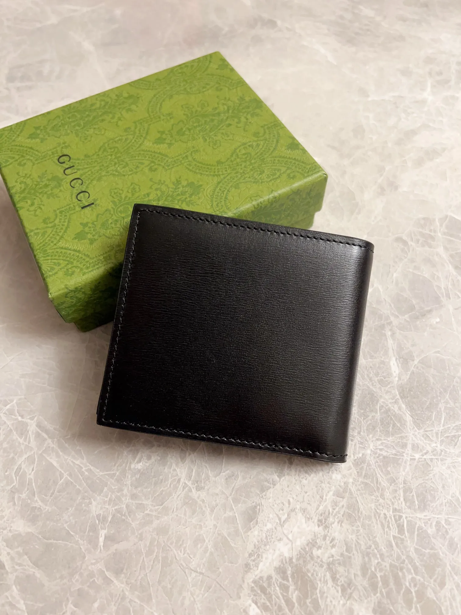 💰300 🇭🇺🇭🇺The latest version of the GG marmont short wallet at the counter🚇🚇Model: 428726, color: Gram, ancient silver double G logo🚇🚇Imported original toothpick pattern leather, perfect to the extreme,🚇🚇exclusive real-life photos 🚇🚇Size: 11x9x1.5cm