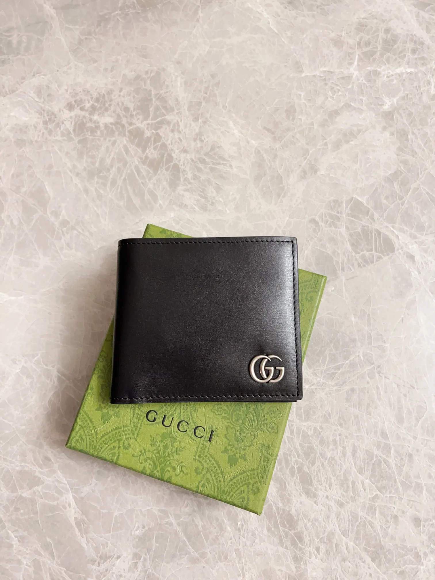 💰300 🇭🇺🇭🇺The latest version of the GG marmont short wallet at the counter🚇🚇Model: 428726, color: Gram, ancient silver double G logo🚇🚇Imported original toothpick pattern leather, perfect to the extreme,🚇🚇exclusive real-life photos 🚇🚇Size: 11x9x1.5cm