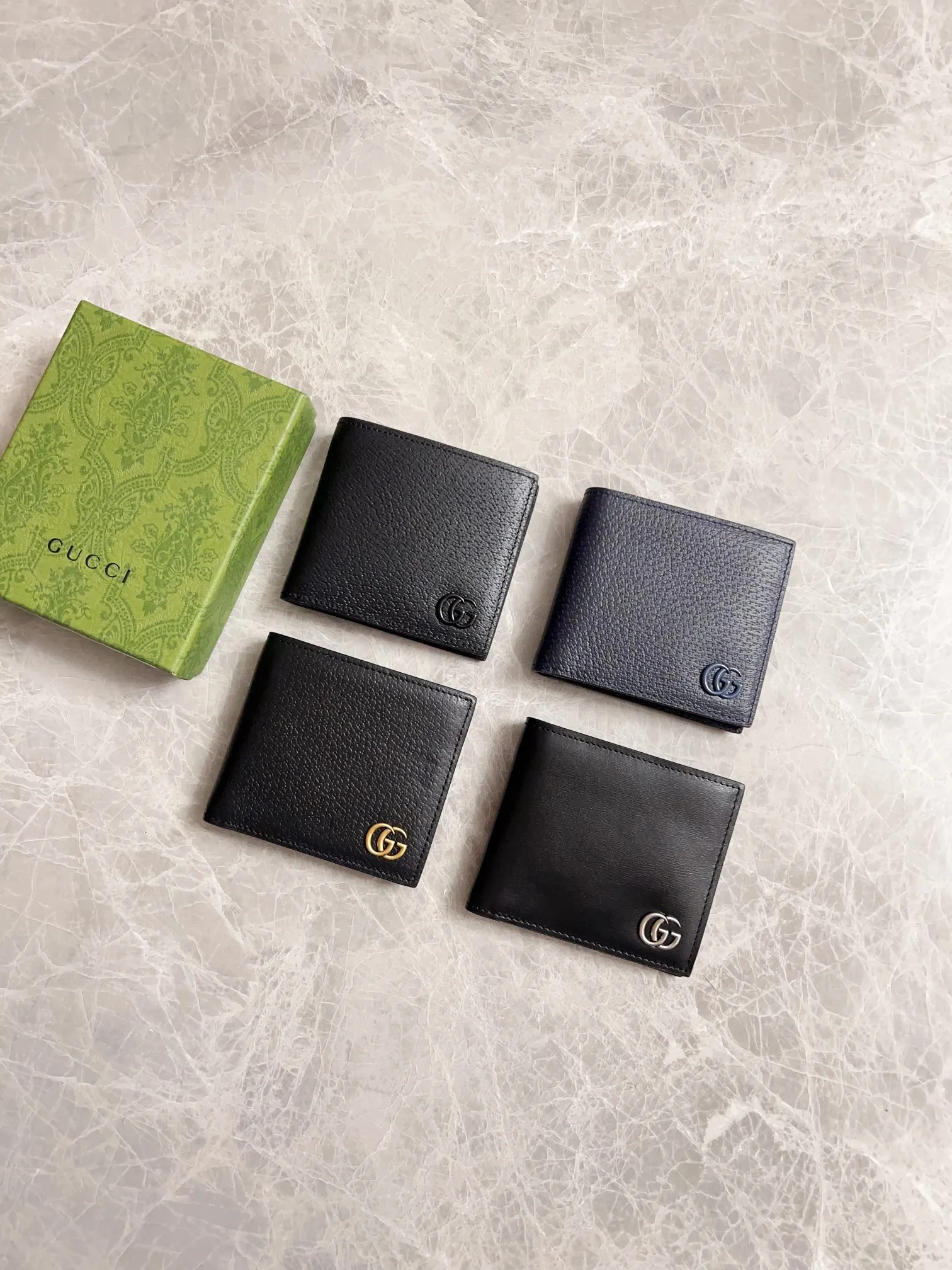 💰300 🇭🇺🇭🇺The latest version of the GG marmont short wallet at the counter🚇🚇Model: 428726, color: Gram, ancient silver double G logo🚇🚇Imported original toothpick pattern leather, perfect to the extreme,🚇🚇exclusive real-life photos 🚇🚇Size: 11x9x1.5cm