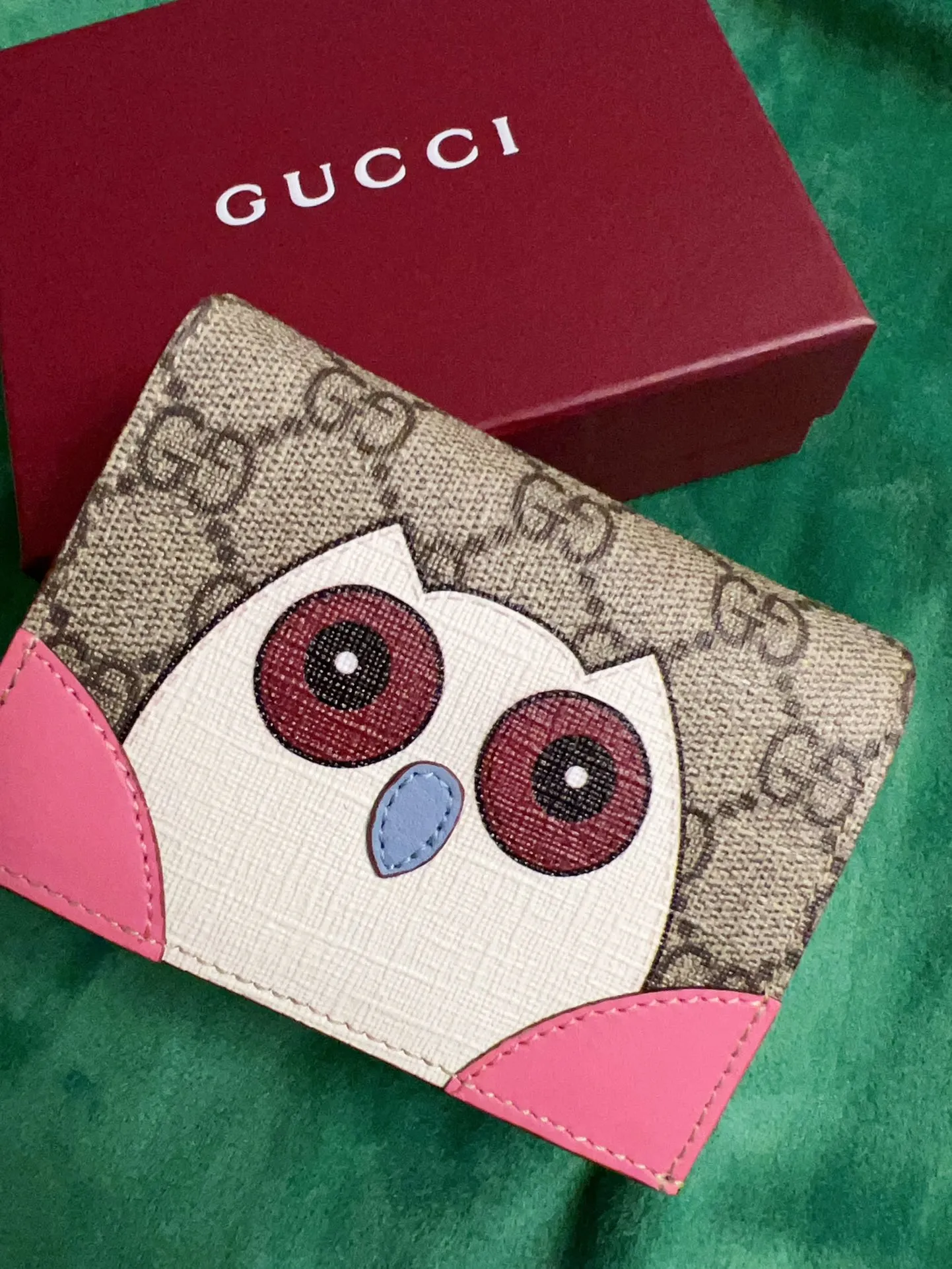 💰360 🇭🇺🇭🇺New products on official website! Exquisite small card holder~wallet🐹🐹PVC with burgundy calfskin, with cute and exquisite cartoon patterns on the leather! 🐹🐹Style number 818767, size: 11x8x3cm, 🐹🐹Little red cat, puppy, panda, owl, exquisite and cute! Original product!