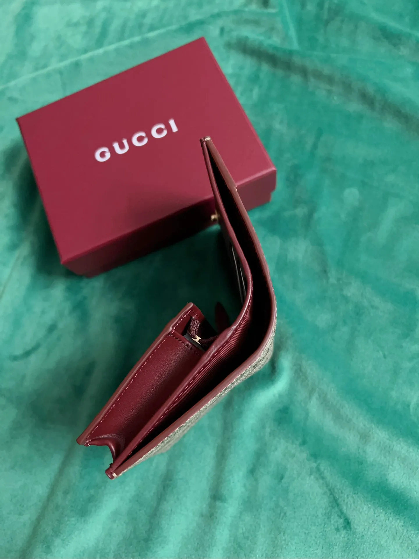 💰360 🇭🇺🇭🇺New products on official website! Exquisite small card holder~wallet🐹🐹PVC with burgundy calfskin, with cute and exquisite cartoon patterns on the leather! 🐹🐹Style number 818767, size: 11x8x3cm, 🐹🐹Little red cat, puppy, panda, owl, exquisite and cute! Original product!