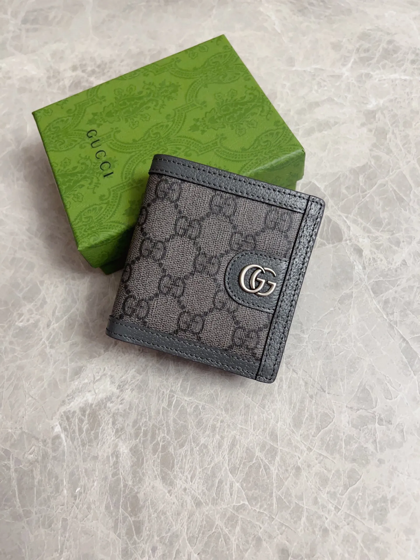 💰320 🇭🇺🇭🇺GucciO’s latest phidia series mid-length wallet bag, the Ophidia series items have endless retro feelings. Gray GG Supreme canvas, gray cowhide piping, palladium tone hardware Double G Model: 732016 Dimensions: 10x 10cm Color: gray/pvc.