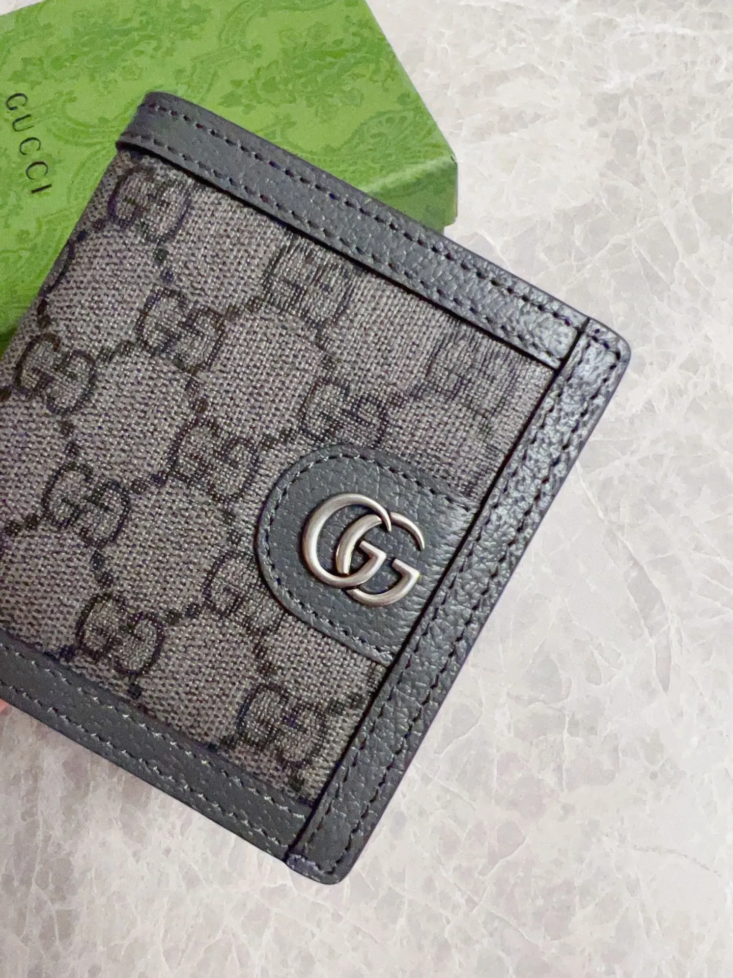 💰320 🇭🇺🇭🇺GucciO’s latest phidia series mid-length wallet bag, the Ophidia series items have endless retro feelings. Gray GG Supreme canvas, gray cowhide piping, palladium tone hardware Double G Model: 732016 Dimensions: 10x 10cm Color: gray/pvc.