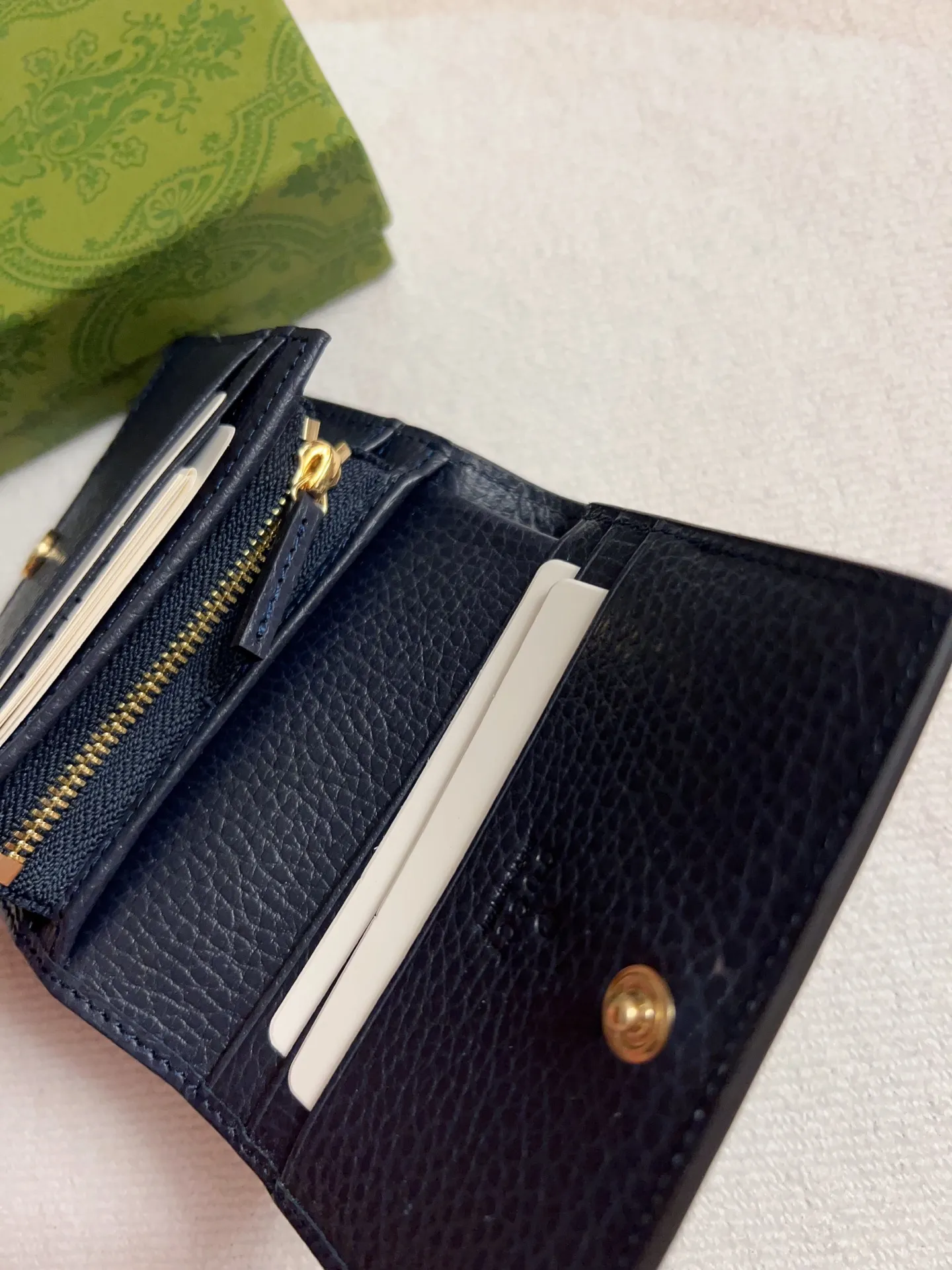 💰350 🇭🇺🇭🇺gucci new product! Using imported original leather and imported thread,‼ ️The new Ophidia series❣ Made of calfskin imported from Italy, equipped with classic double G hardware, a new style and contour support are now available. A structural shape in which the inner side is divided into intervals. 😘Made from top overseas hardware, 💍Model: 658610, Color: Blue PVC Size: 11x9x3cm