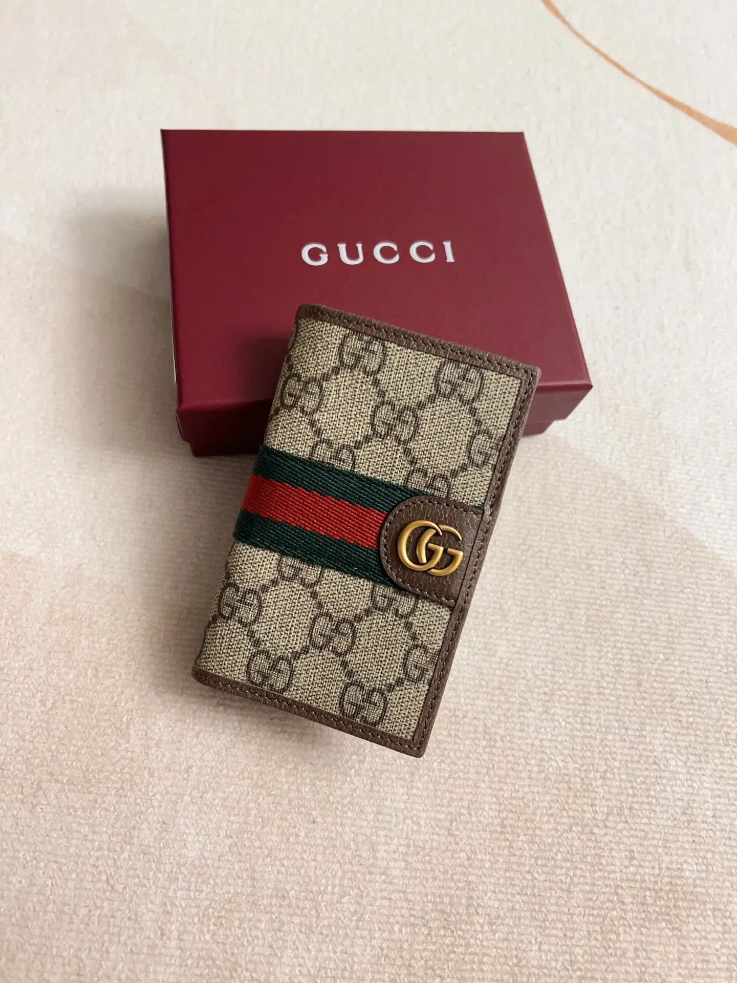 💰330🇭🇺🇭🇺 The new model is synchronized with the official website! Ophidia series ~ card holder wallet, 🍉🍉 made of GG Supreme original factory pig grain first-layer cowhide with PVC 🍉🍉 equipped with iconic double G hardware marks, classic red and green webbing, exquisitely made! 🍉🍉Model number: 834691🍉🍉Size: 11x10cm, color: brown maroon