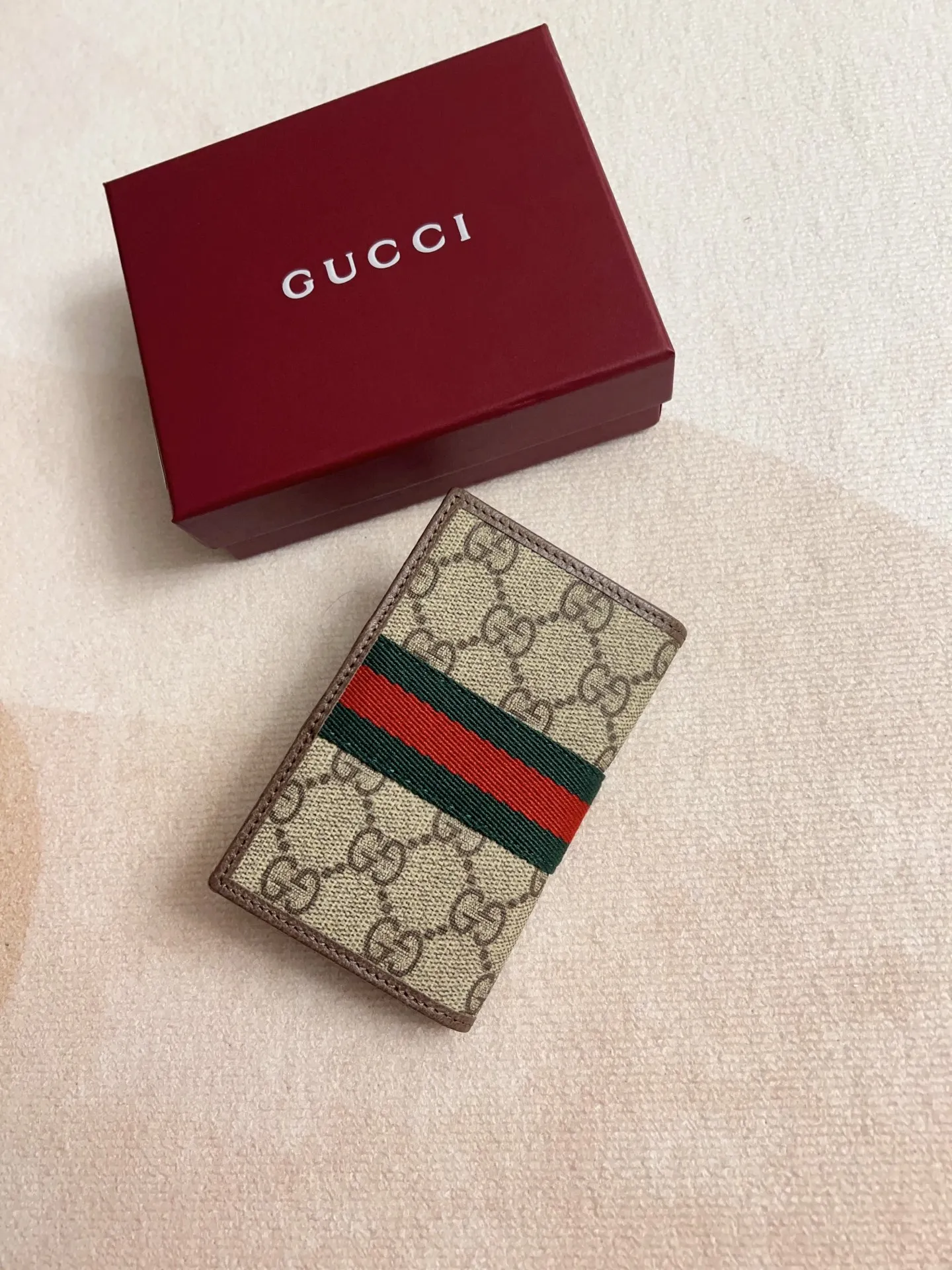 💰330🇭🇺🇭🇺 The new model is synchronized with the official website! Ophidia series ~ card holder wallet, 🍉🍉 made of GG Supreme original factory pig grain first-layer cowhide with PVC 🍉🍉 equipped with iconic double G hardware marks, classic red and green webbing, exquisitely made! 🍉🍉Model number: 834691🍉🍉Size: 11x10cm, color: brown maroon