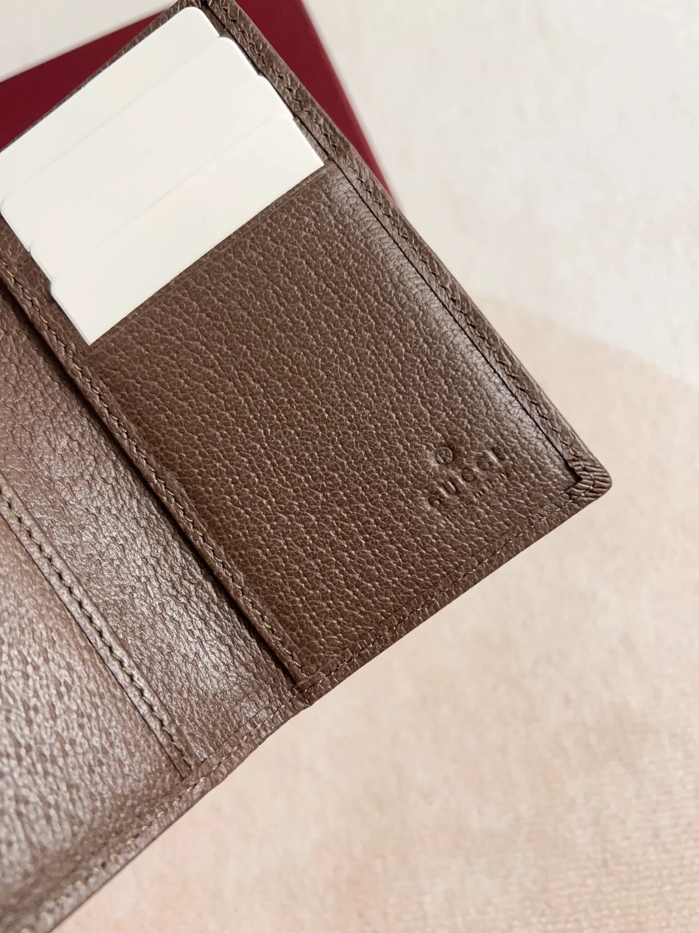 💰330🇭🇺🇭🇺 The new model is synchronized with the official website! Ophidia series ~ card holder wallet, 🍉🍉 made of GG Supreme original factory pig grain first-layer cowhide with PVC 🍉🍉 equipped with iconic double G hardware marks, classic red and green webbing, exquisitely made! 🍉🍉Model number: 834691🍉🍉Size: 11x10cm, color: brown maroon