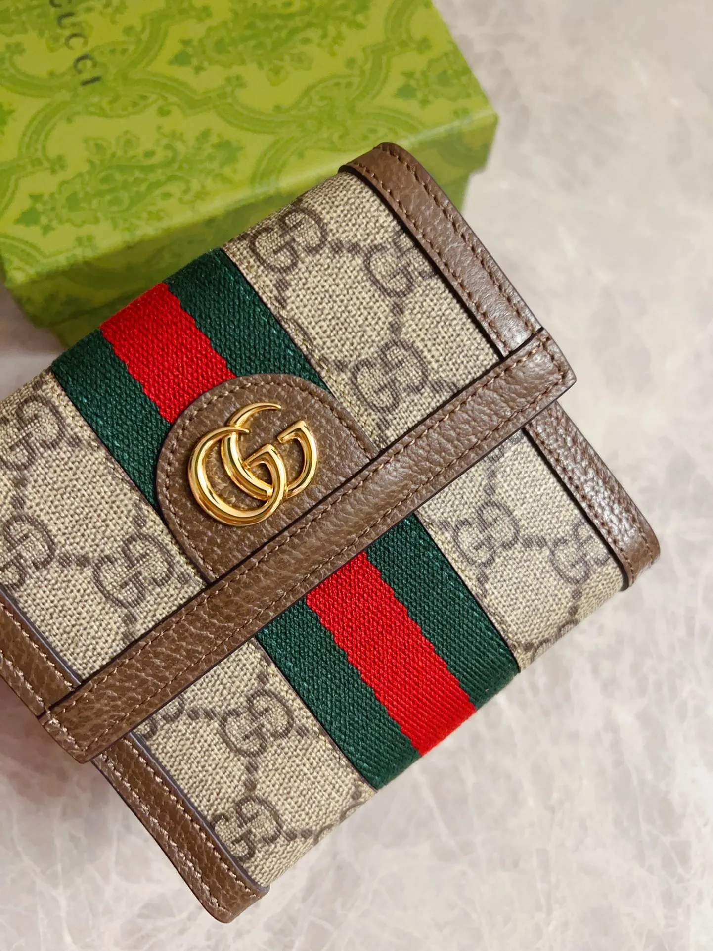 💰390 🇭🇺🇭🇺 The official website is synchronized with the new model! Ophidia series ~ short wallet with multiple card slots inside ~ coin purse 🍯🍯 made of GG Supreme high-grade PVC fabric 🍯🍯 with iconic double G hardware marks and classic red and green webbing, exquisitely made! 🍯🍯Model number: 523174, Size: W12xH11xD3cm, Color: Coffee