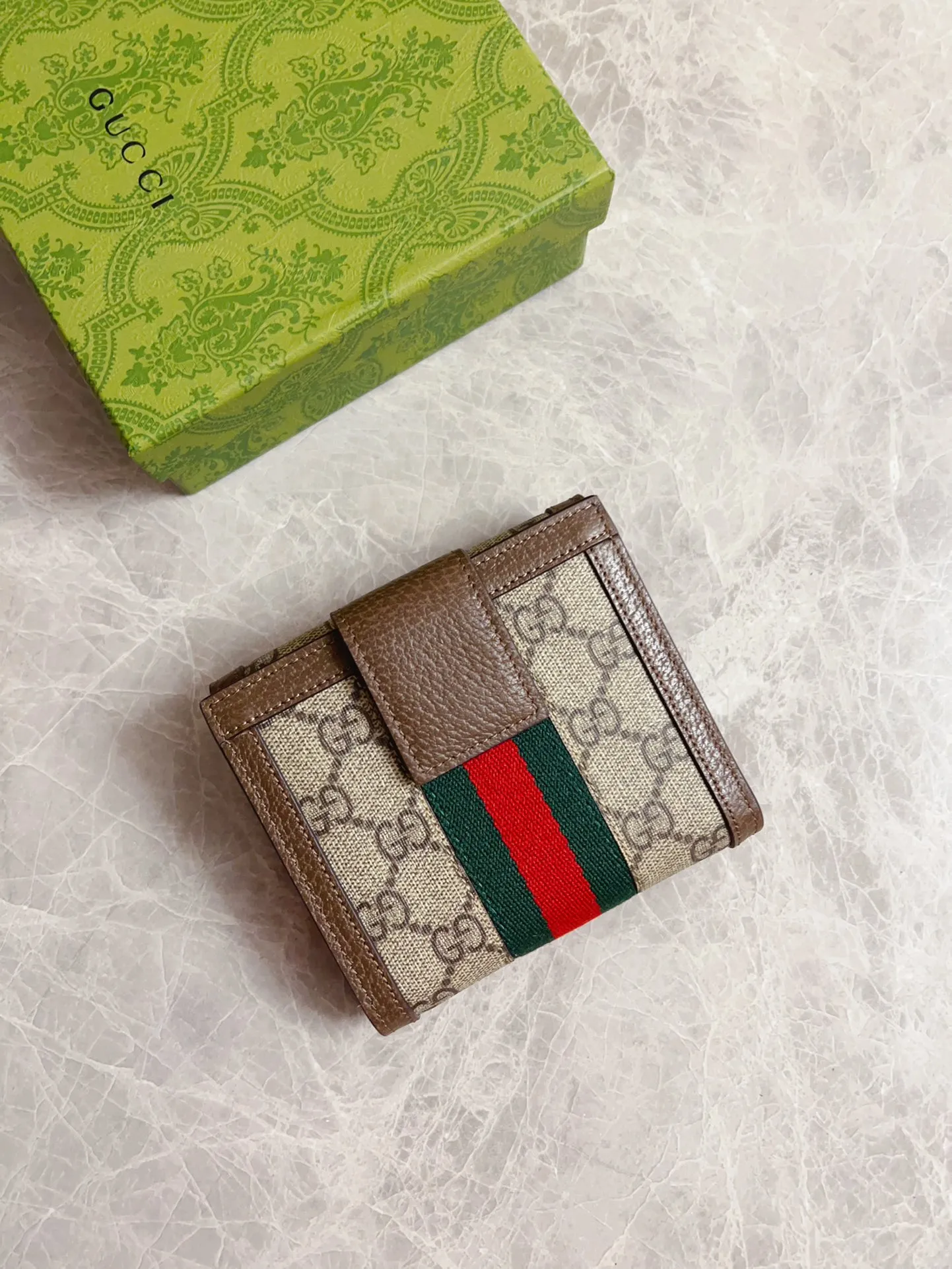 💰390 🇭🇺🇭🇺 The official website is synchronized with the new model! Ophidia series ~ short wallet with multiple card slots inside ~ coin purse 🍯🍯 made of GG Supreme high-grade PVC fabric 🍯🍯 with iconic double G hardware marks and classic red and green webbing, exquisitely made! 🍯🍯Model number: 523174, Size: W12xH11xD3cm, Color: Coffee