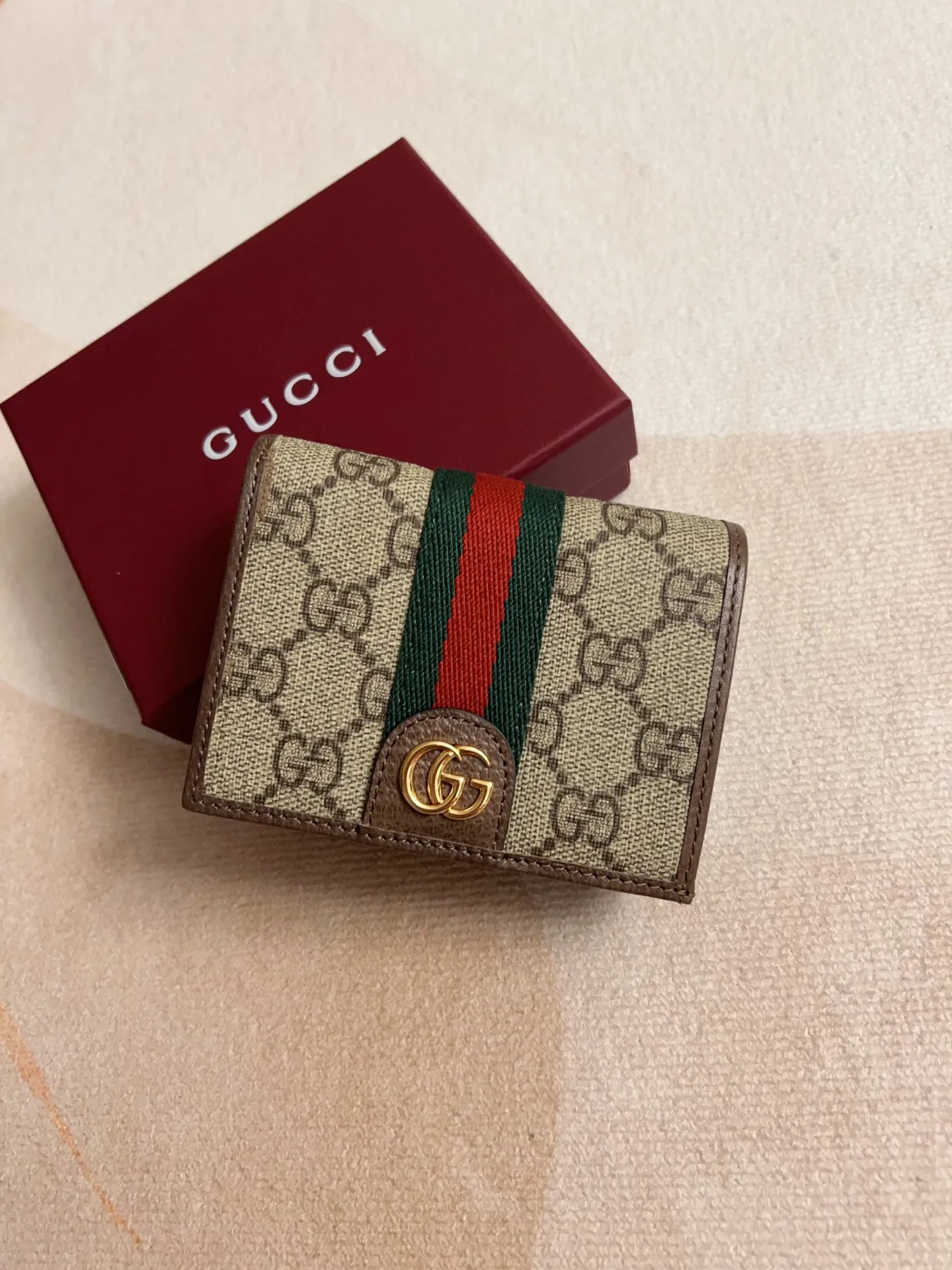 💰360 🇭🇺🇭🇺 official website synchronizes new styles! Ophidia series ~ short clip wallet, 🍉🍉 made of GG Supreme original factory pig grain first-layer cowhide with PVC 🍉🍉 equipped with iconic double G hardware marks, classic red and green webbing, exquisitely made! 🍉🍉Model number: 838487🍉🍉Size: 11x8x3cm, color: brown maroon