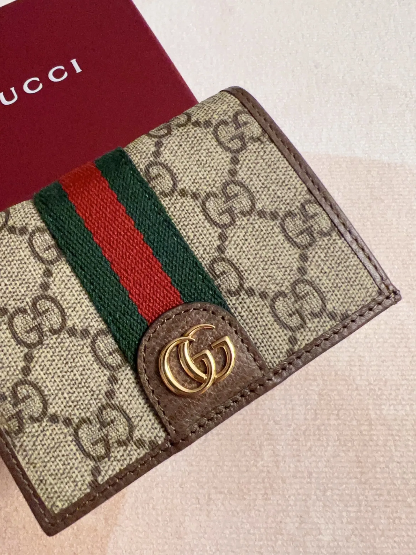 💰360 🇭🇺🇭🇺 official website synchronizes new styles! Ophidia series ~ short clip wallet, 🍉🍉 made of GG Supreme original factory pig grain first-layer cowhide with PVC 🍉🍉 equipped with iconic double G hardware marks, classic red and green webbing, exquisitely made! 🍉🍉Model number: 838487🍉🍉Size: 11x8x3cm, color: brown maroon