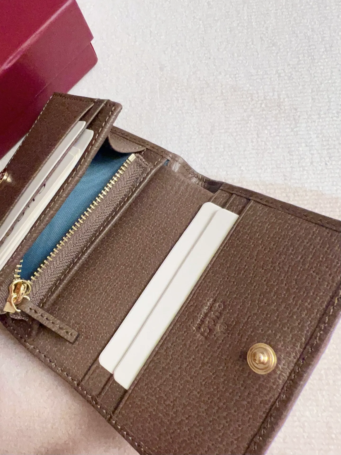 💰360 🇭🇺🇭🇺 official website synchronizes new styles! Ophidia series ~ short clip wallet, 🍉🍉 made of GG Supreme original factory pig grain first-layer cowhide with PVC 🍉🍉 equipped with iconic double G hardware marks, classic red and green webbing, exquisitely made! 🍉🍉Model number: 838487🍉🍉Size: 11x8x3cm, color: brown maroon